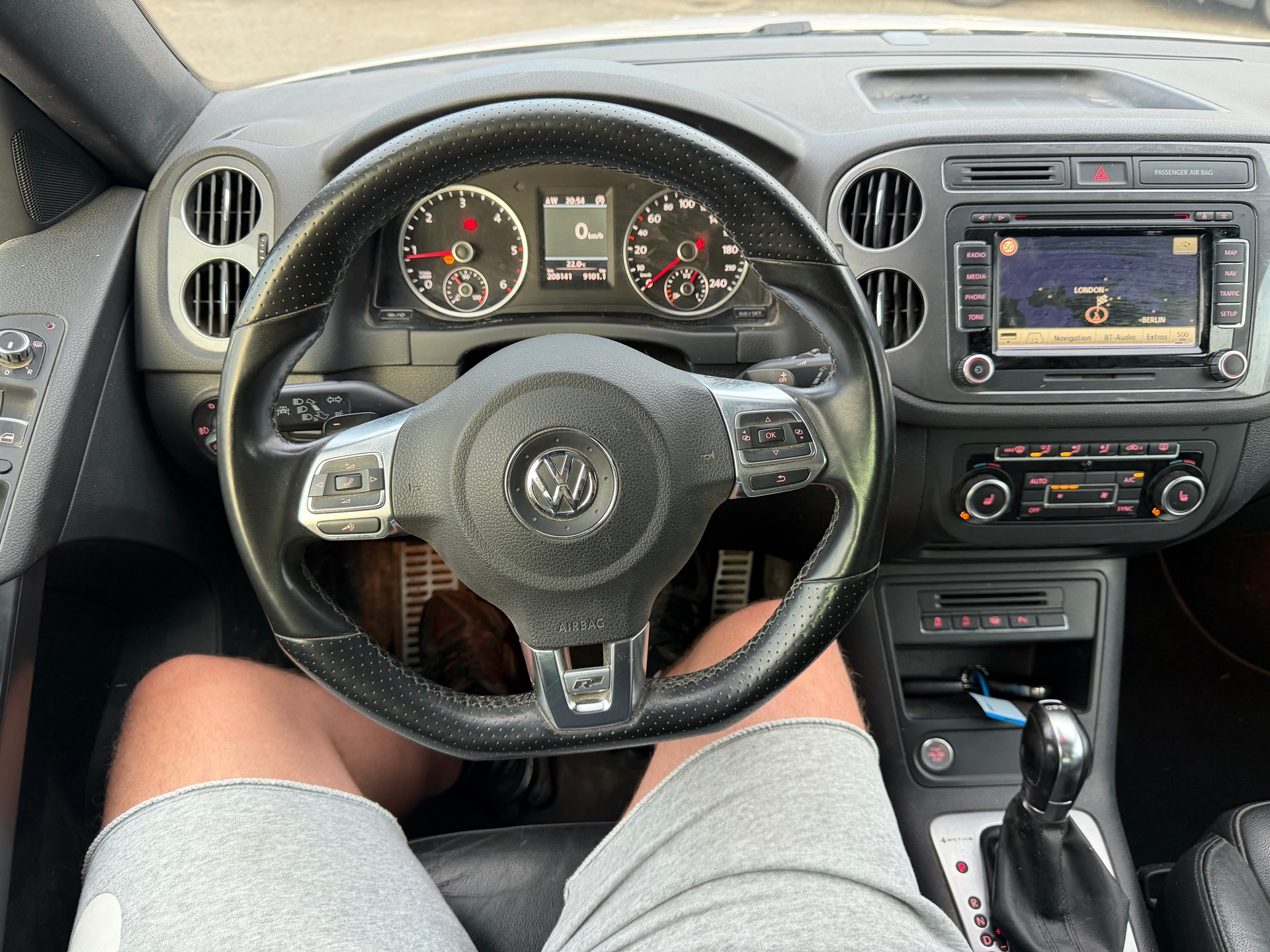 VW Tiguan 2.0 TDI R-Line 4Motion-image-12