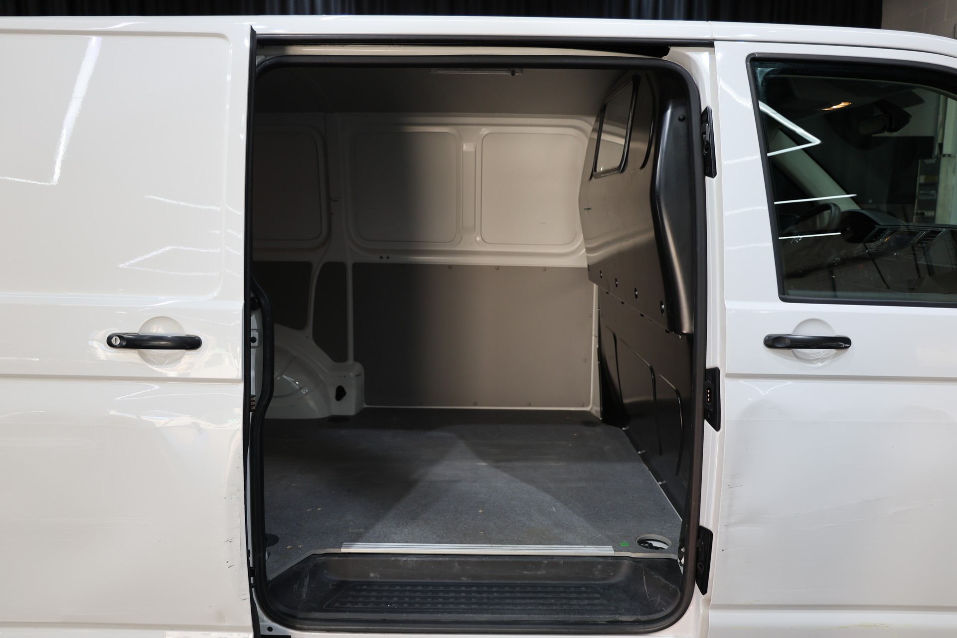 VW T6 2.0 TDI 4Motion-image-10