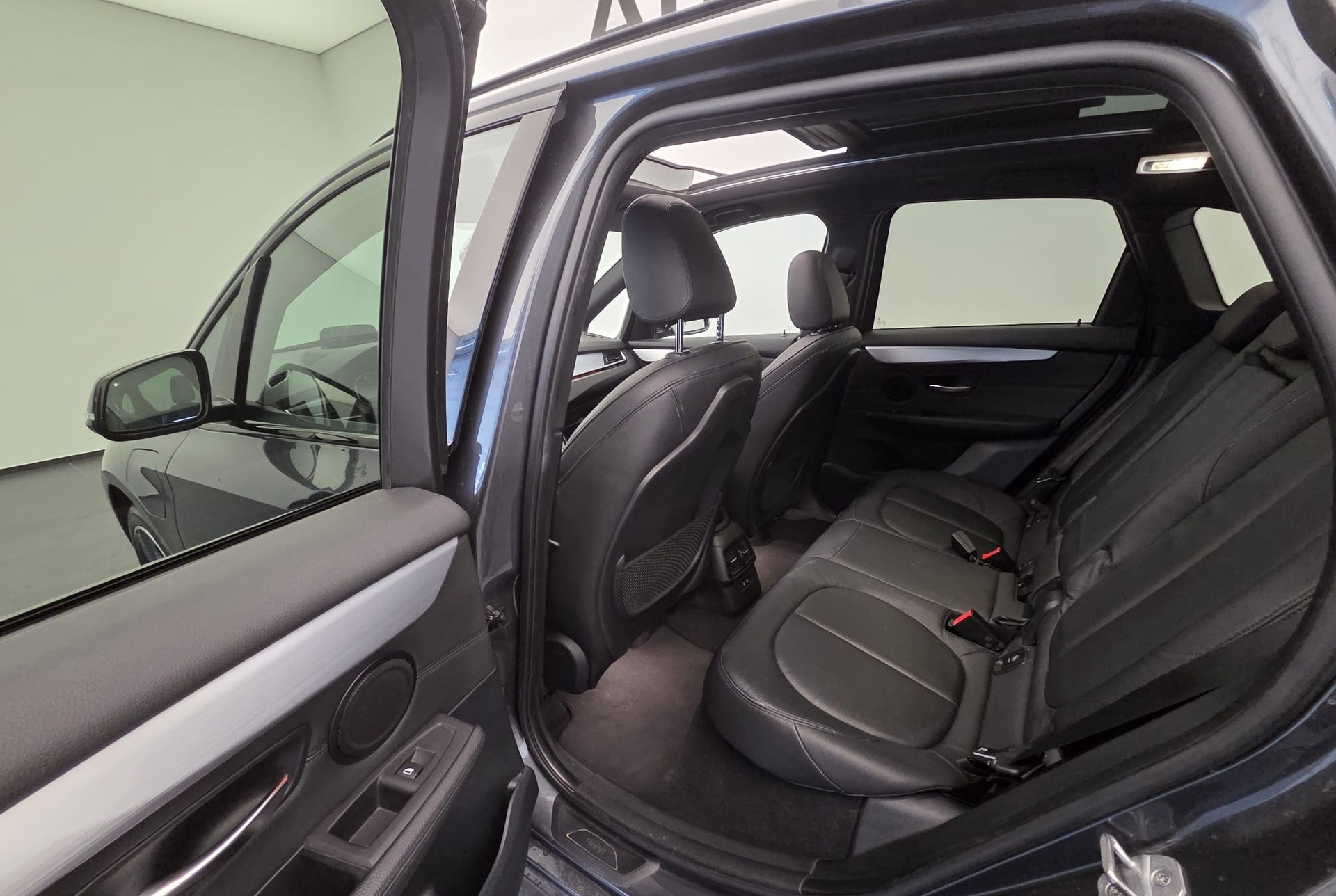 BMW 225xe iPerformance Active Tourer Steptronic M Sport-image-12