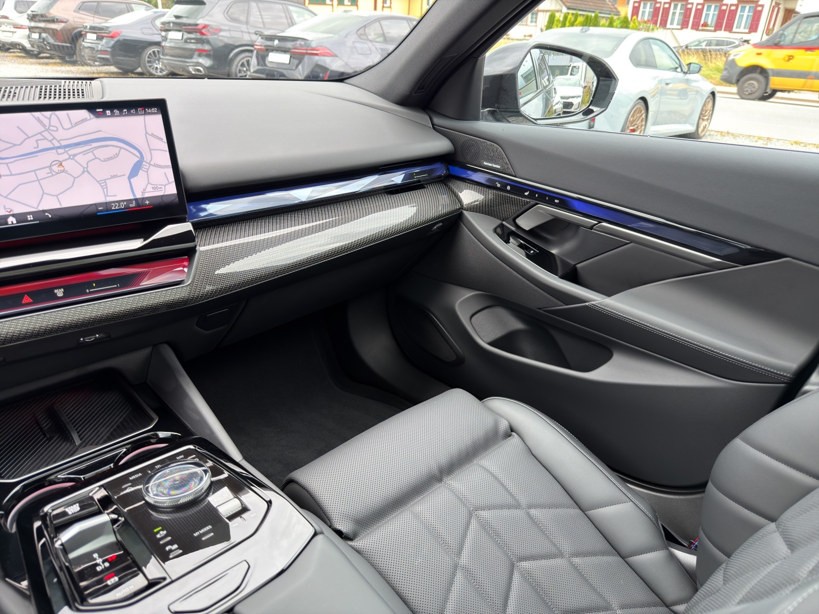 BMW 550e xDrive Touring M Sport Pro Steptronic-image-16