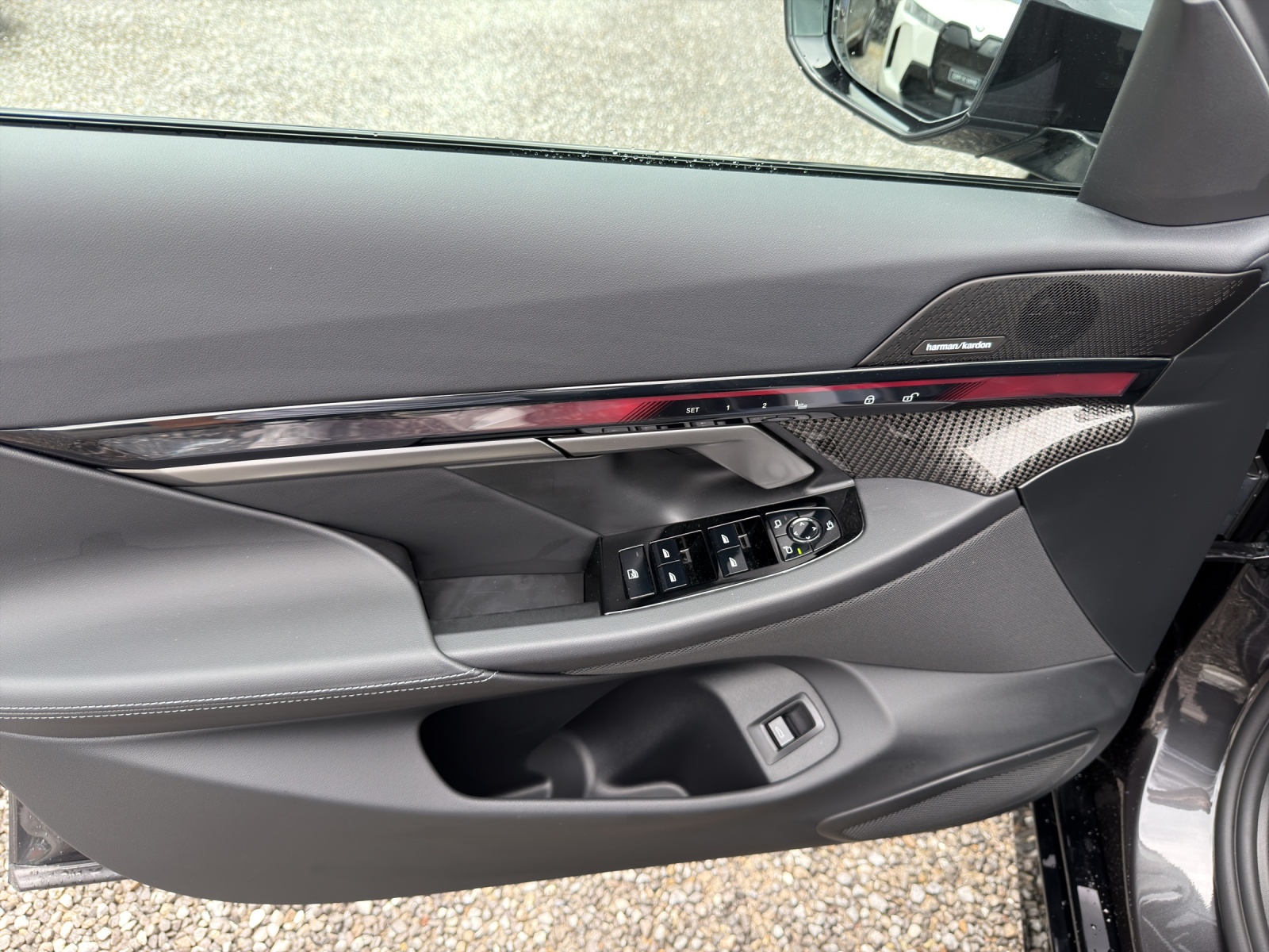 BMW 550e xDrive Touring M Sport Pro Steptronic-image-25