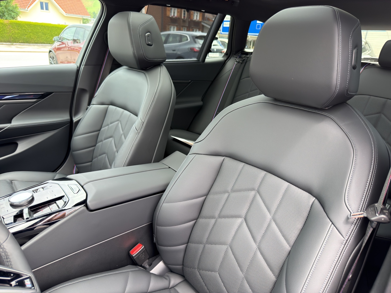 BMW 550e xDrive Touring M Sport Pro Steptronic-image-17