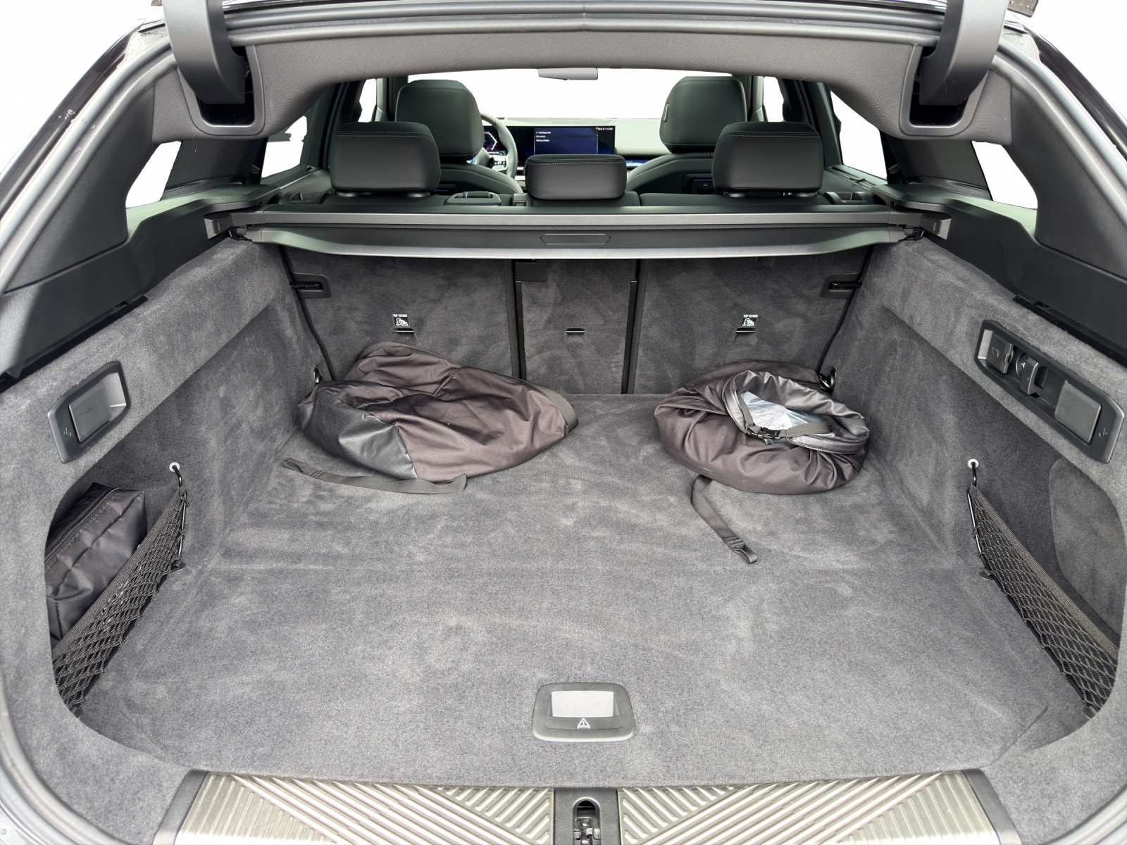 BMW 550e xDrive Touring M Sport Pro Steptronic-image-21