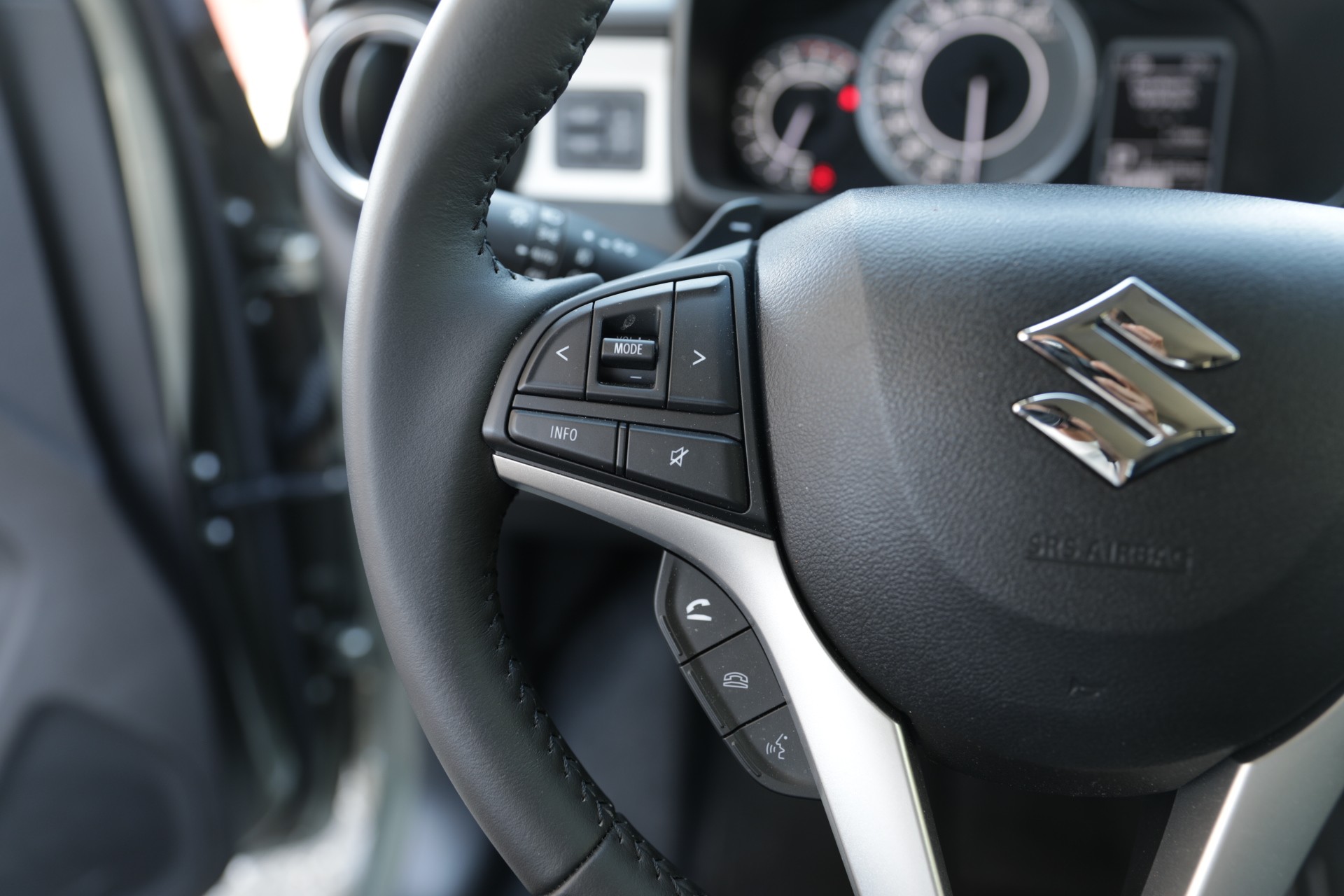 SUZUKI Ignis 1.2i Compact Top Hybrid CVT-image-13