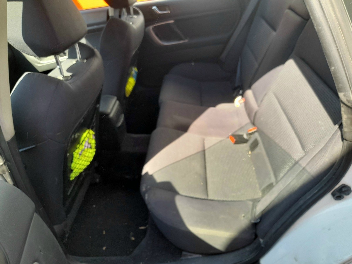 SUBARU Legacy 2.0R AWD Swiss-image-3