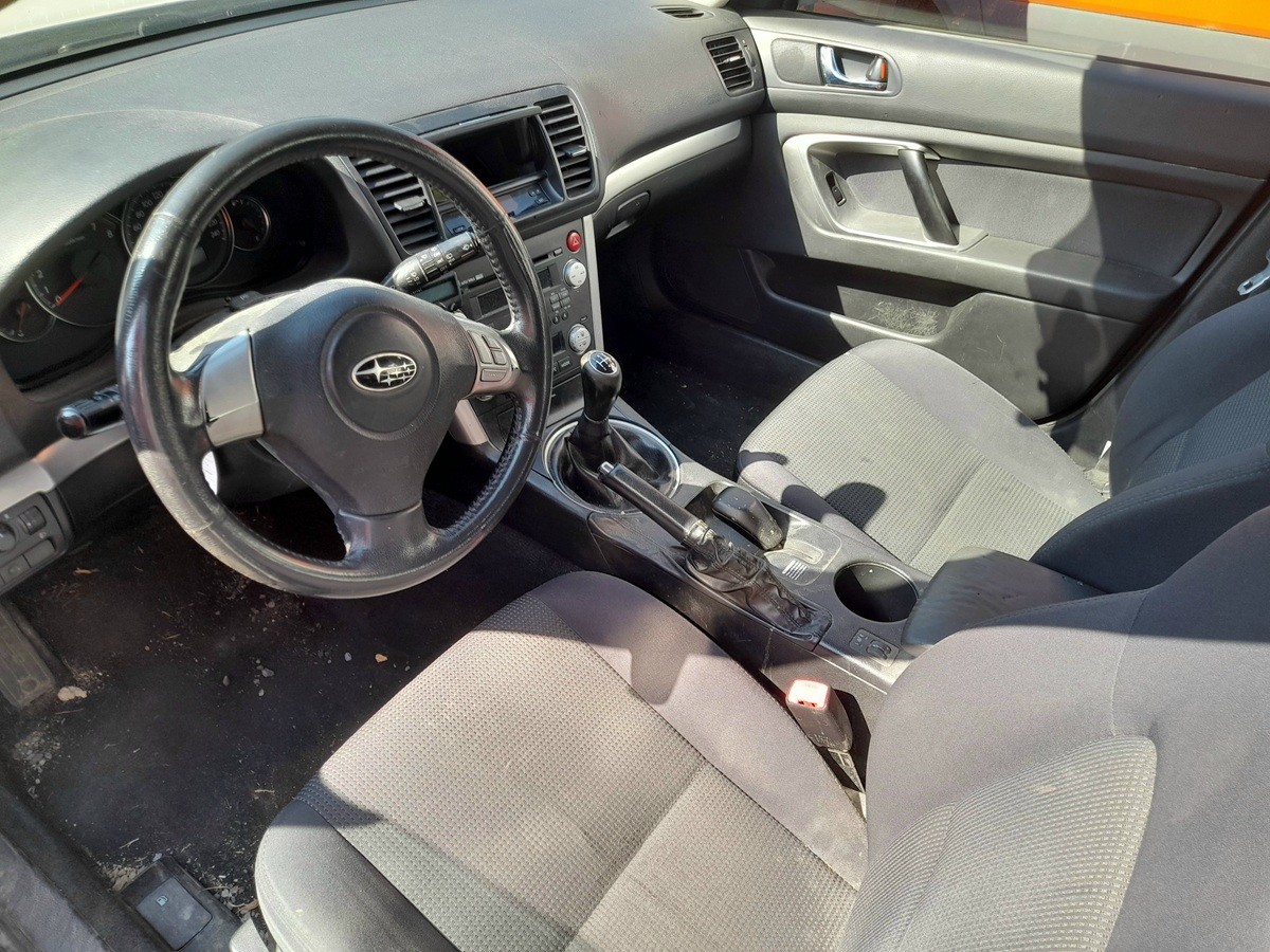 SUBARU Legacy 2.0R AWD Swiss-image-2