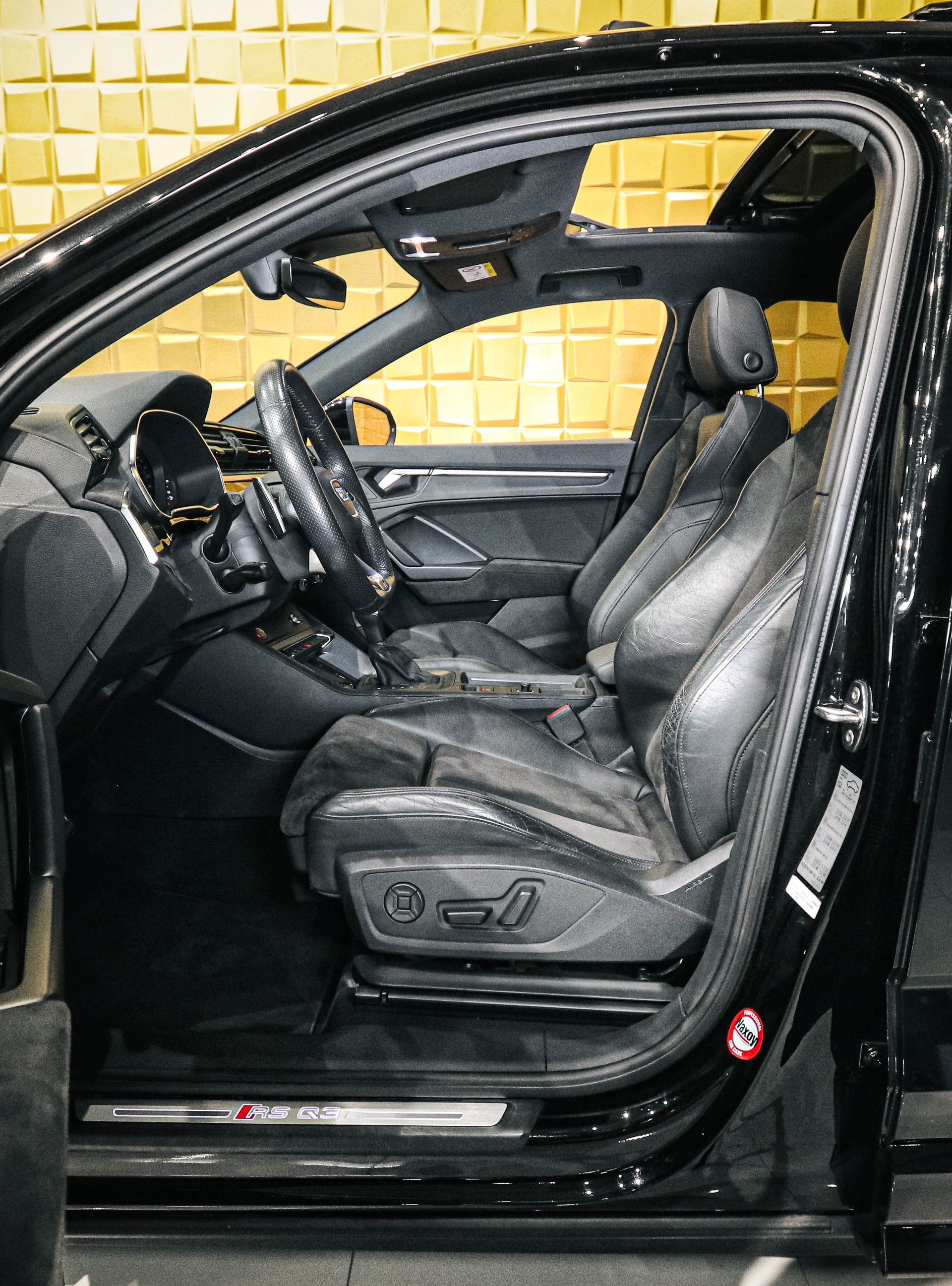 AUDI RS Q3 Sportback quattro S tronic-image-8