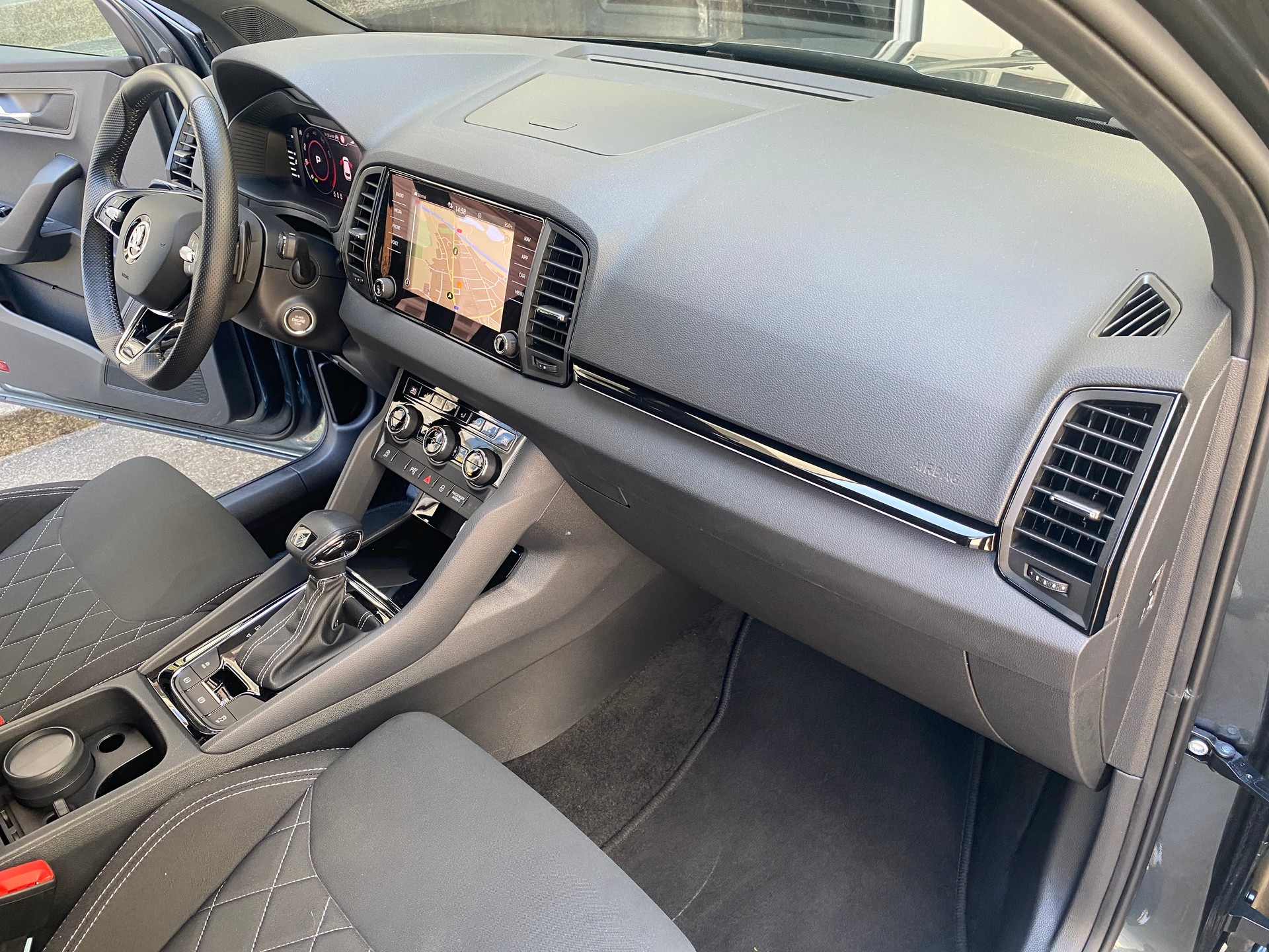 SKODA Karoq 1.5 TSI ACT SportLine DSG-image-24