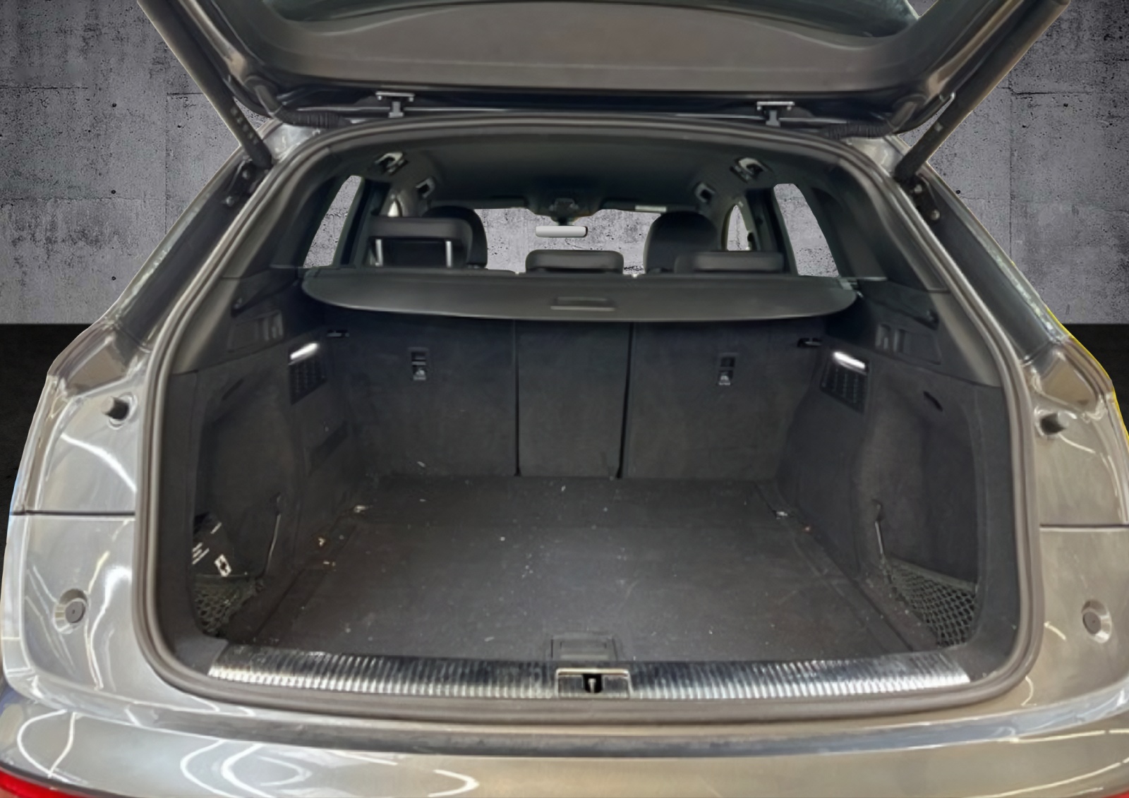 AUDI Q5 40 TDI Black Edition quattro S-tronic *CH-FZG. / Gratisservice / Werksgarantie*-image-10