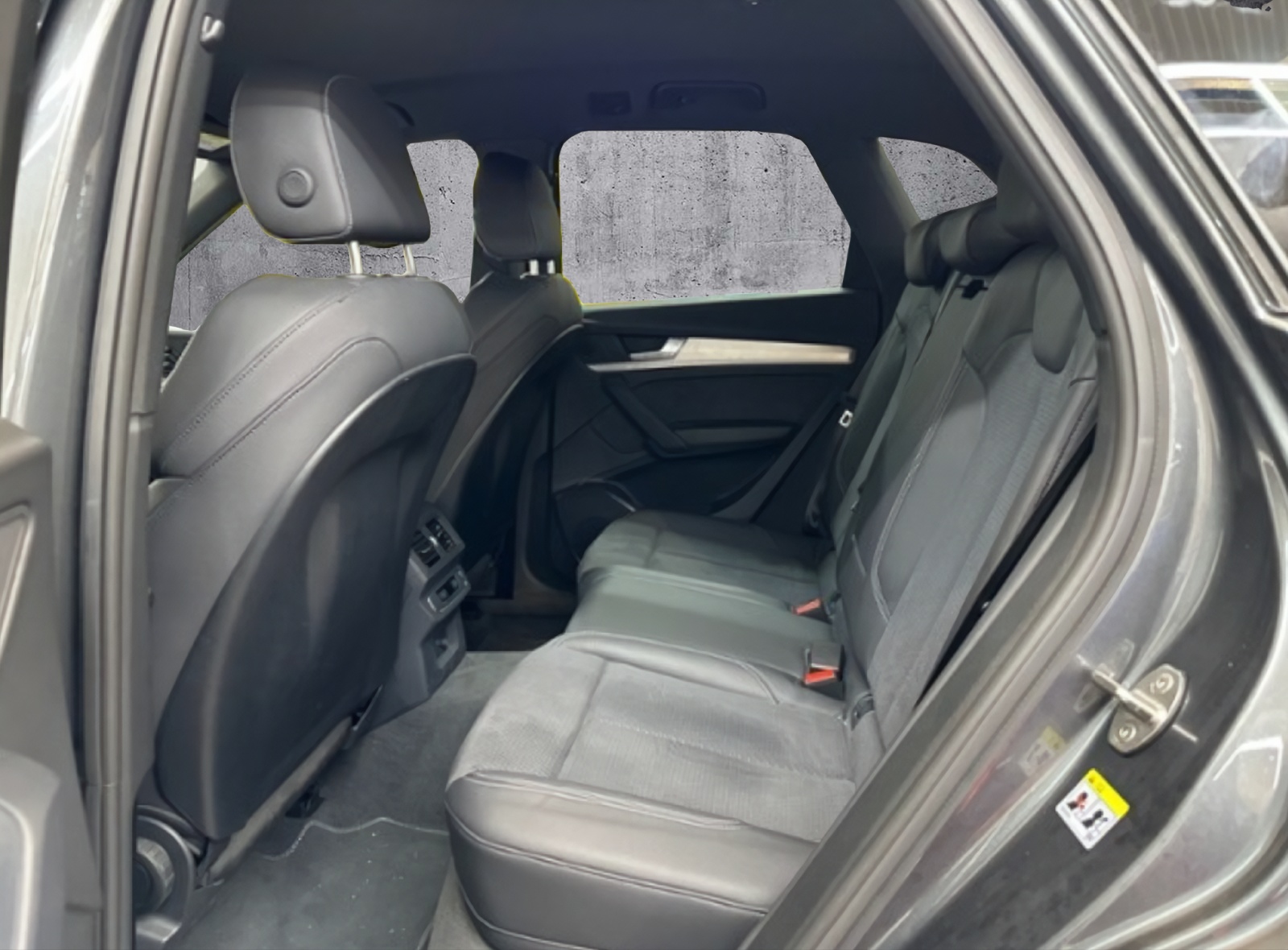 AUDI Q5 40 TDI Black Edition quattro S-tronic *CH-FZG. / Gratisservice / Werksgarantie*-image-9