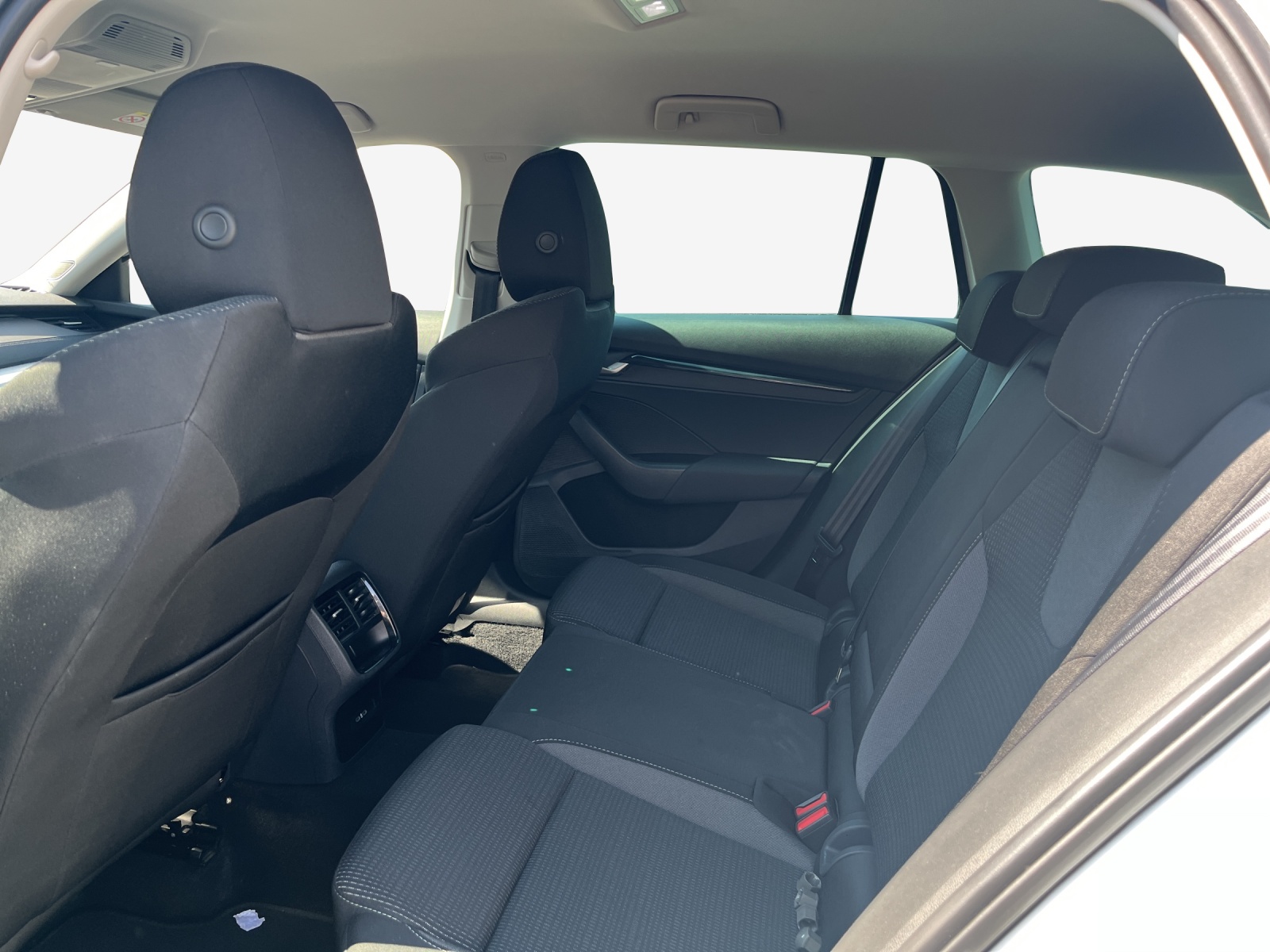 SKODA Octavia Combi 1.5 TSI mHEV DSG Dynamic-image-9