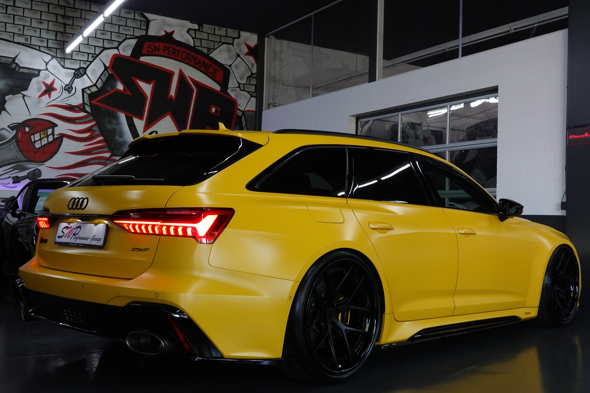 AUDI RS6 AVANT 4.0 TFSI V8 QUATTRO VEGAS MATT. EXCLUSIVE AKRAPOVIC ON TOP-image-25