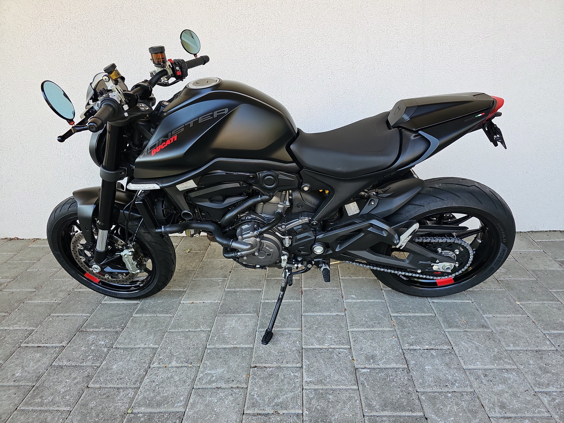 DUCATI Monster + 937 (25KW)-showroom-element-1