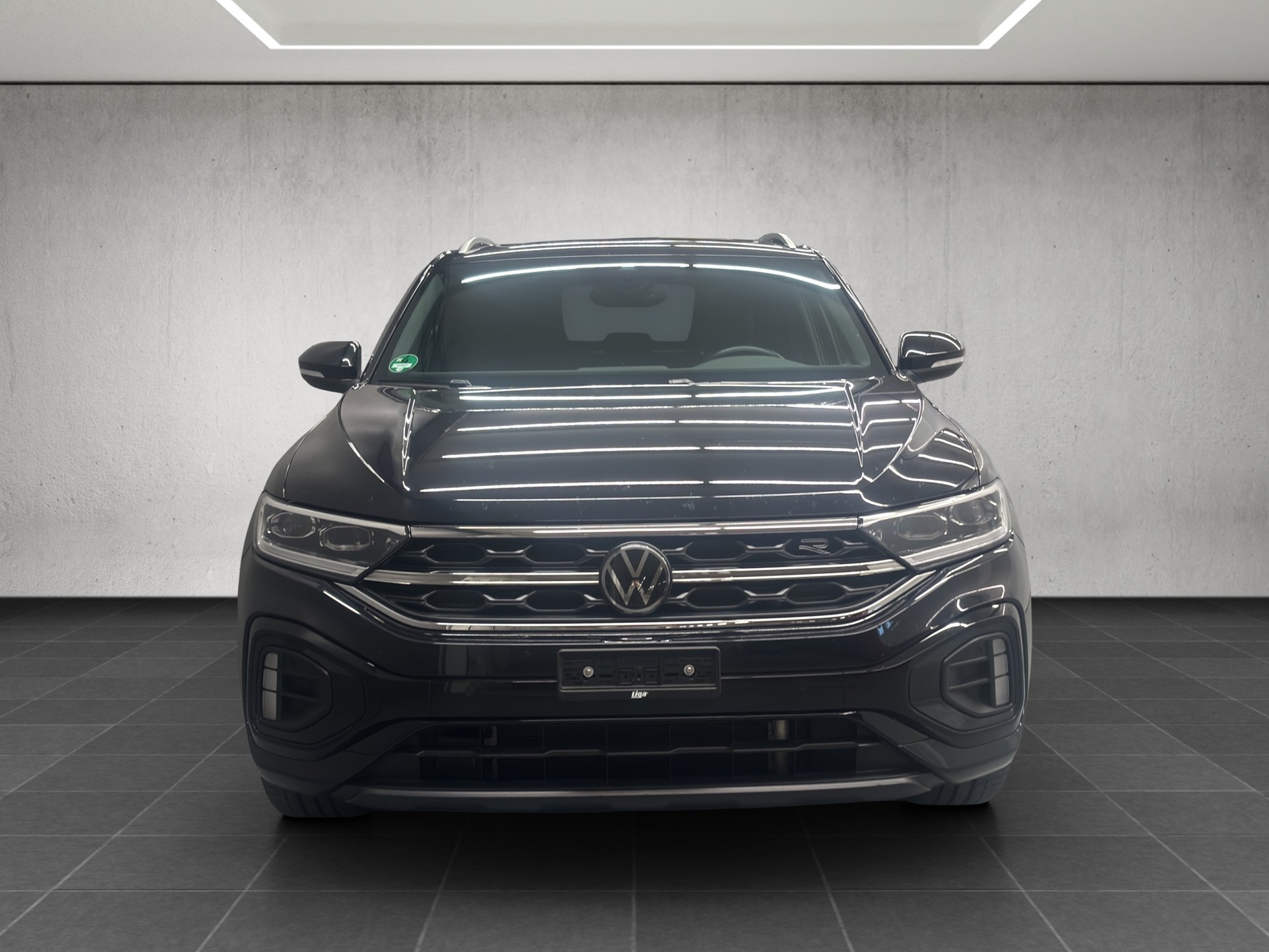 VW T-Roc 2.0 TSI R-Line DSG 4Motion-image-1
