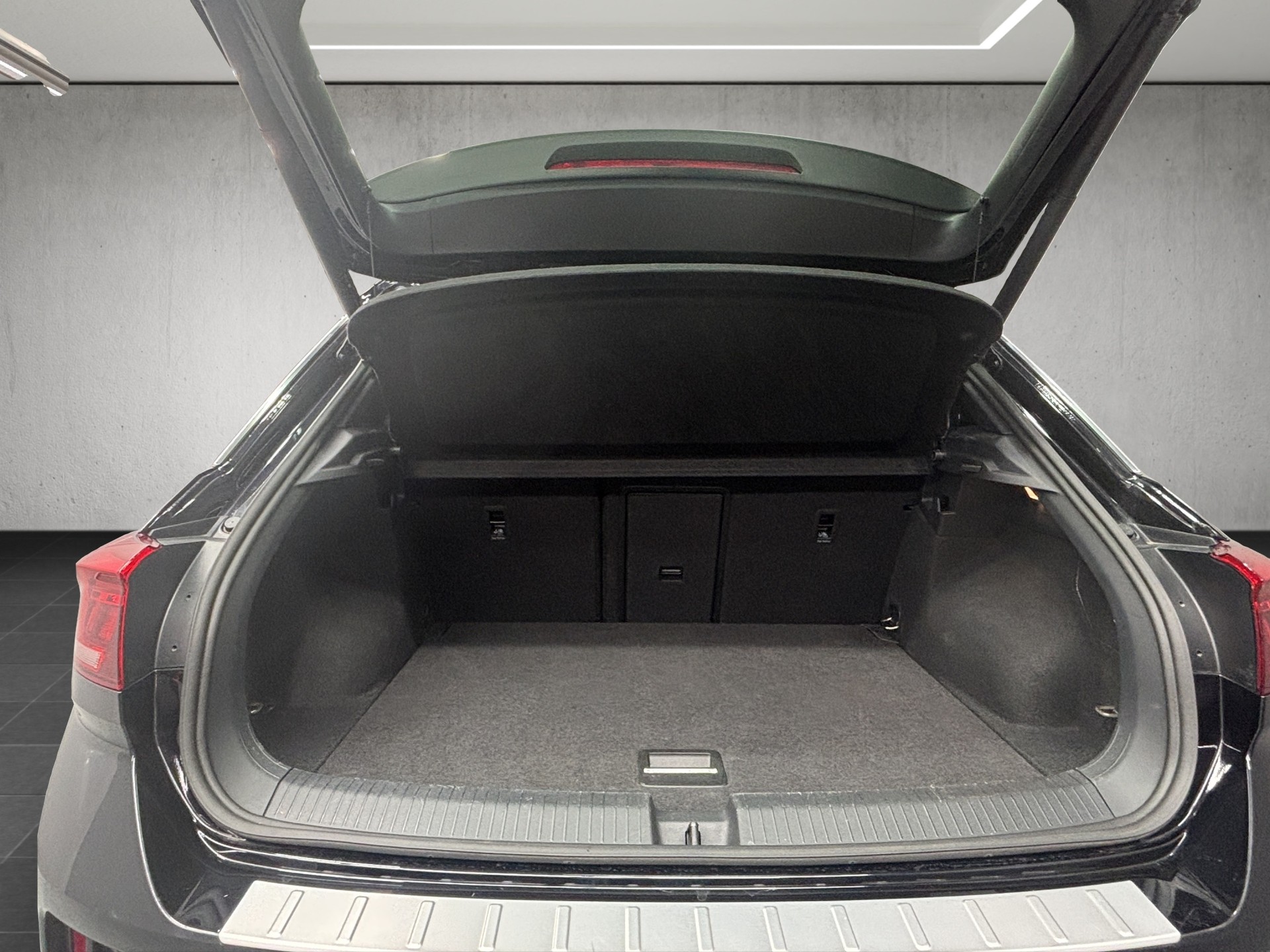 VW T-Roc 2.0 TSI R-Line DSG 4Motion-image-8