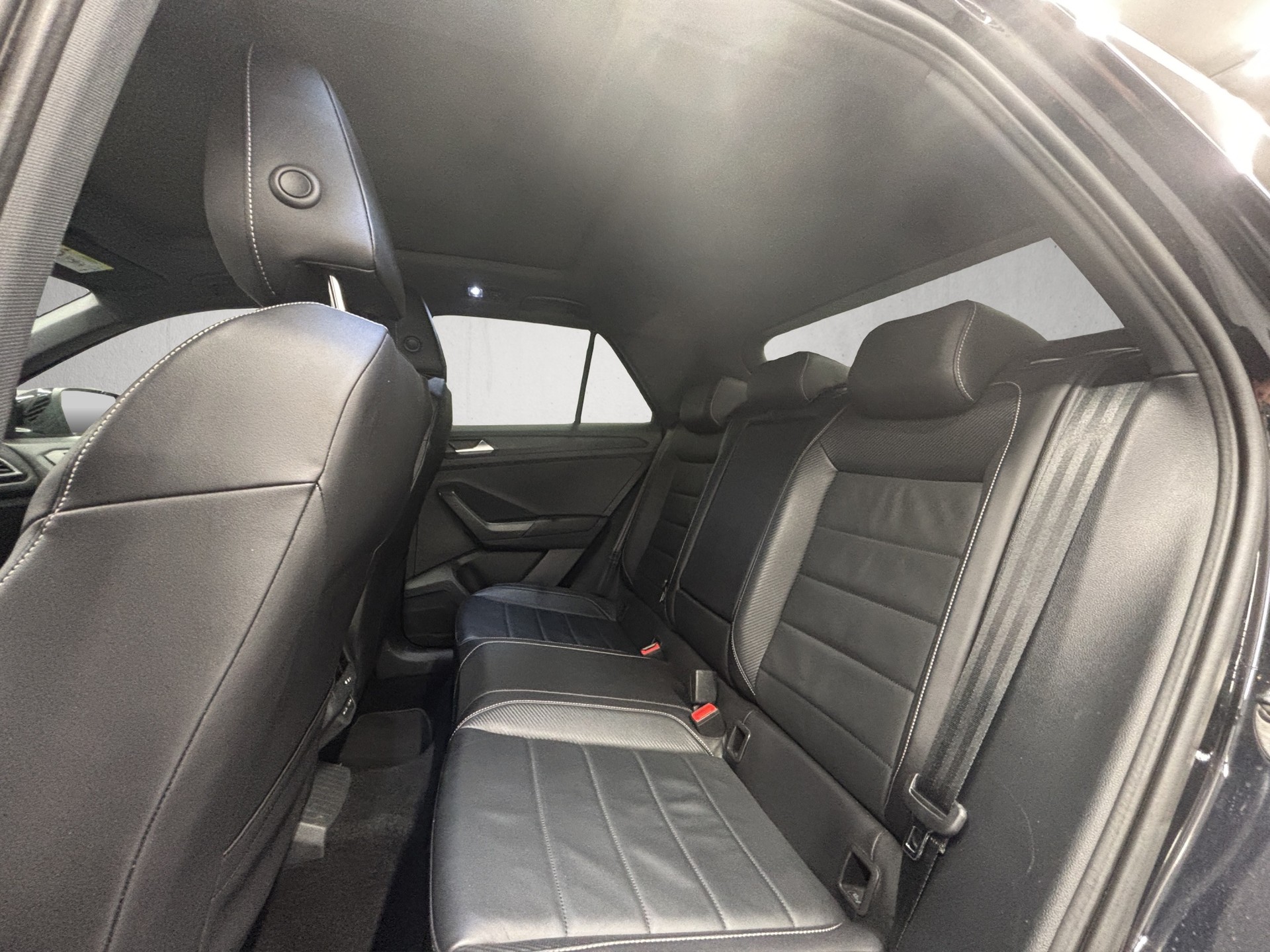 VW T-Roc 2.0 TSI R-Line DSG 4Motion-image-6