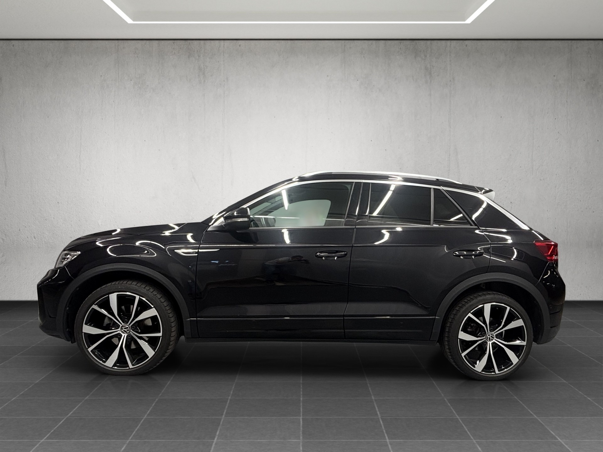 VW T-Roc 2.0 TSI R-Line DSG 4Motion-image-2