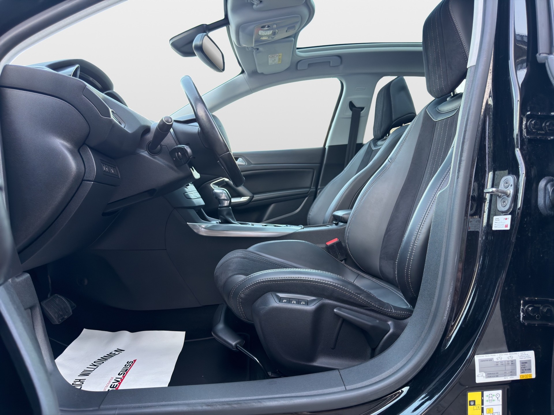 PEUGEOT 308 1.2 THP Féline Automatic-image-9