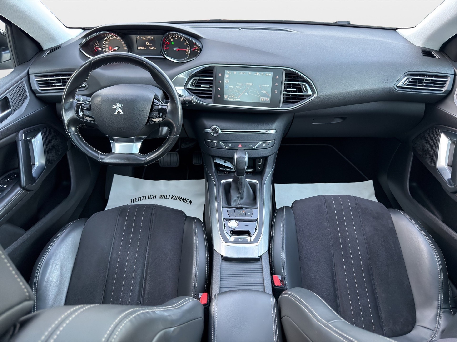 PEUGEOT 308 1.2 THP Féline Automatic-image-10