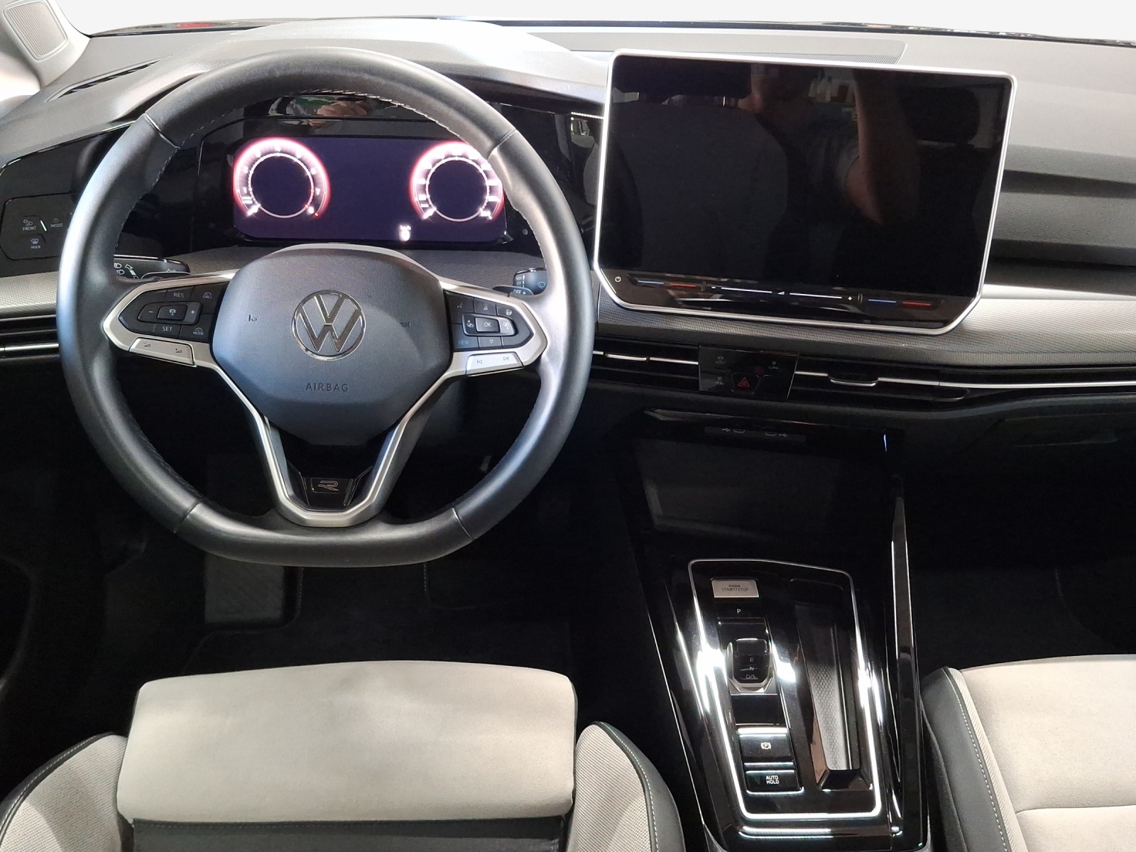 VW Golf 1.5 e TSI mHEV Style DSG-image-10