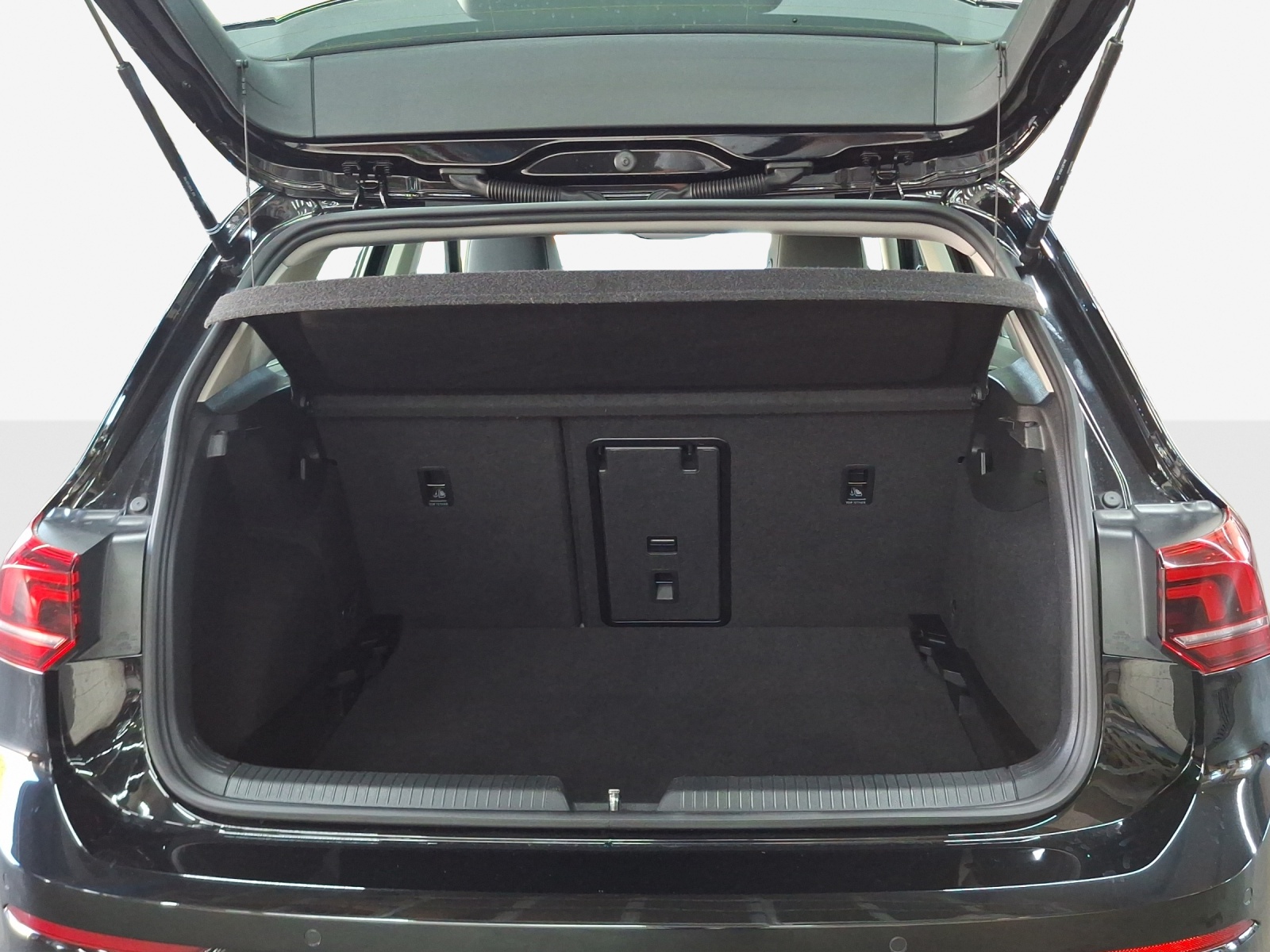 VW Golf 1.5 e TSI mHEV Style DSG-image-12