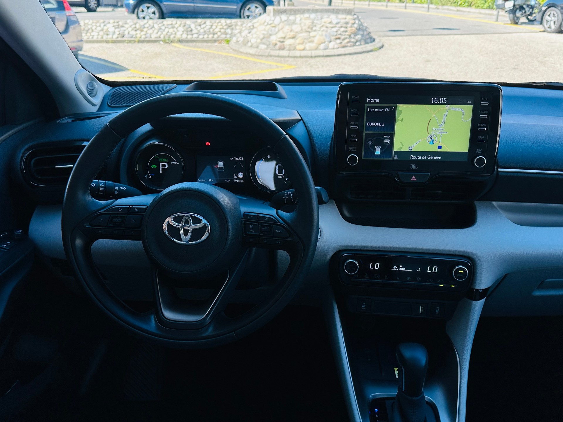TOYOTA Yaris 1.5 Premium e-CVT-image-14