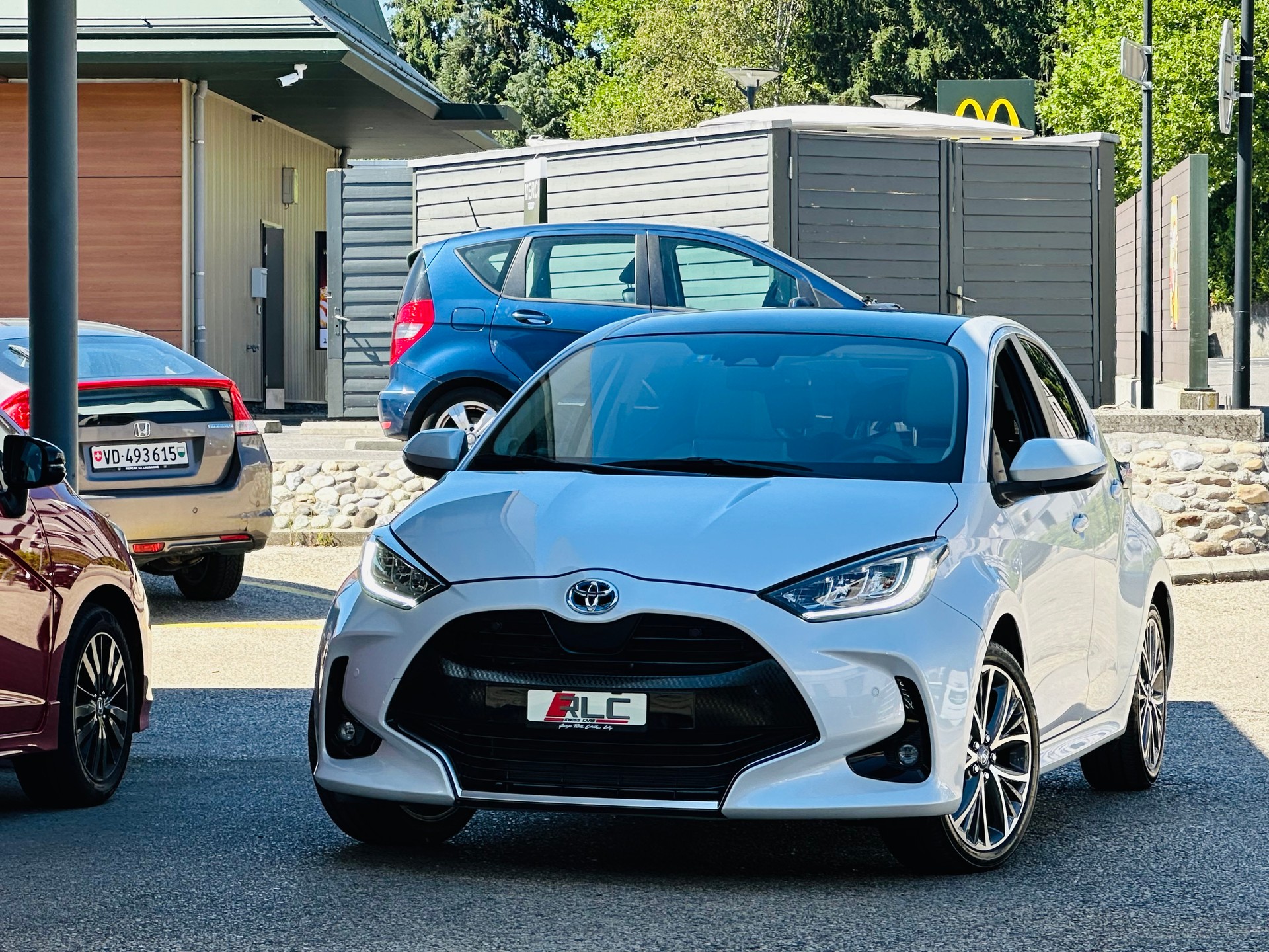 TOYOTA Yaris 1.5 Premium e-CVT-image-7