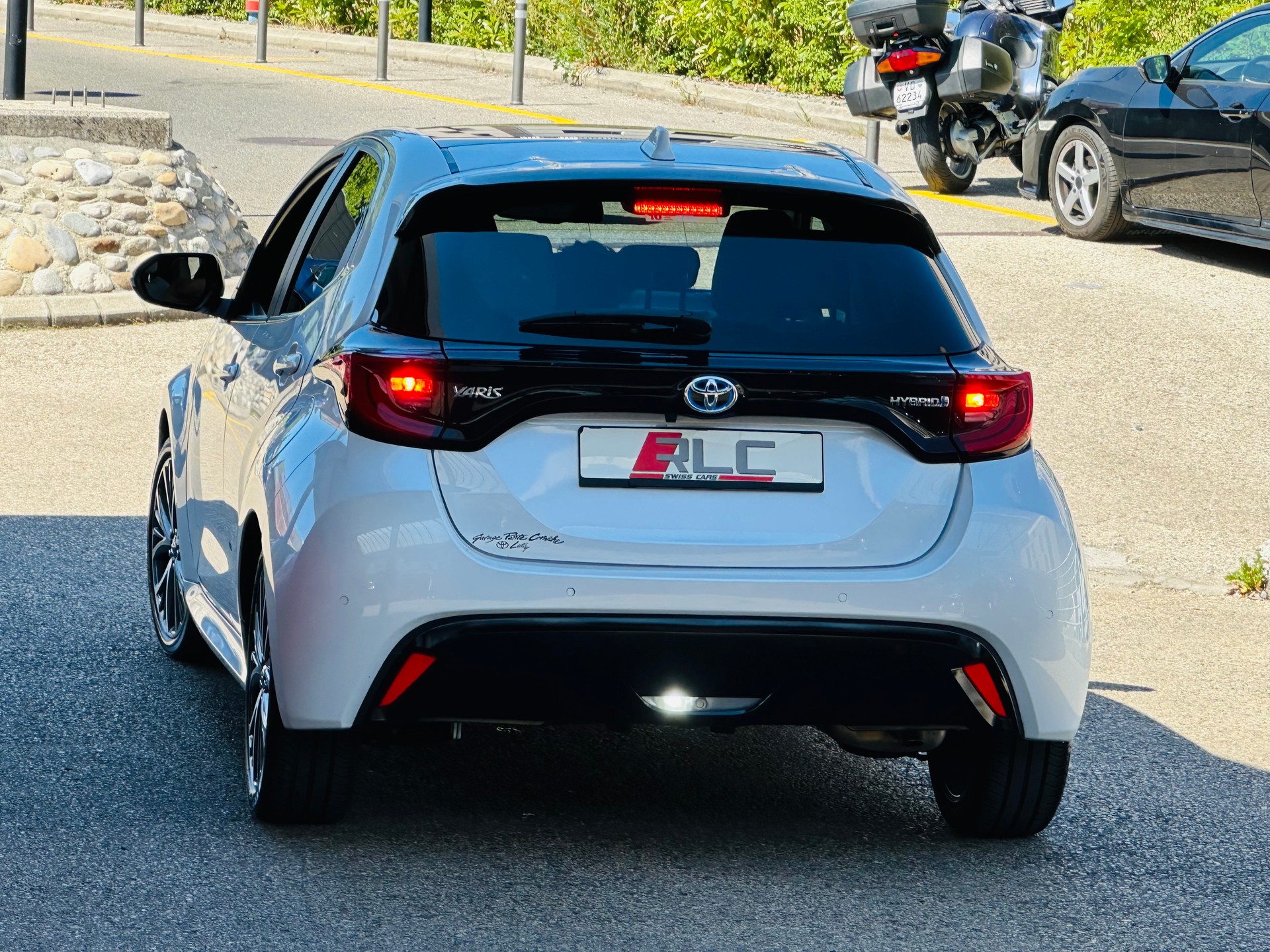 TOYOTA Yaris 1.5 Premium e-CVT-image-8