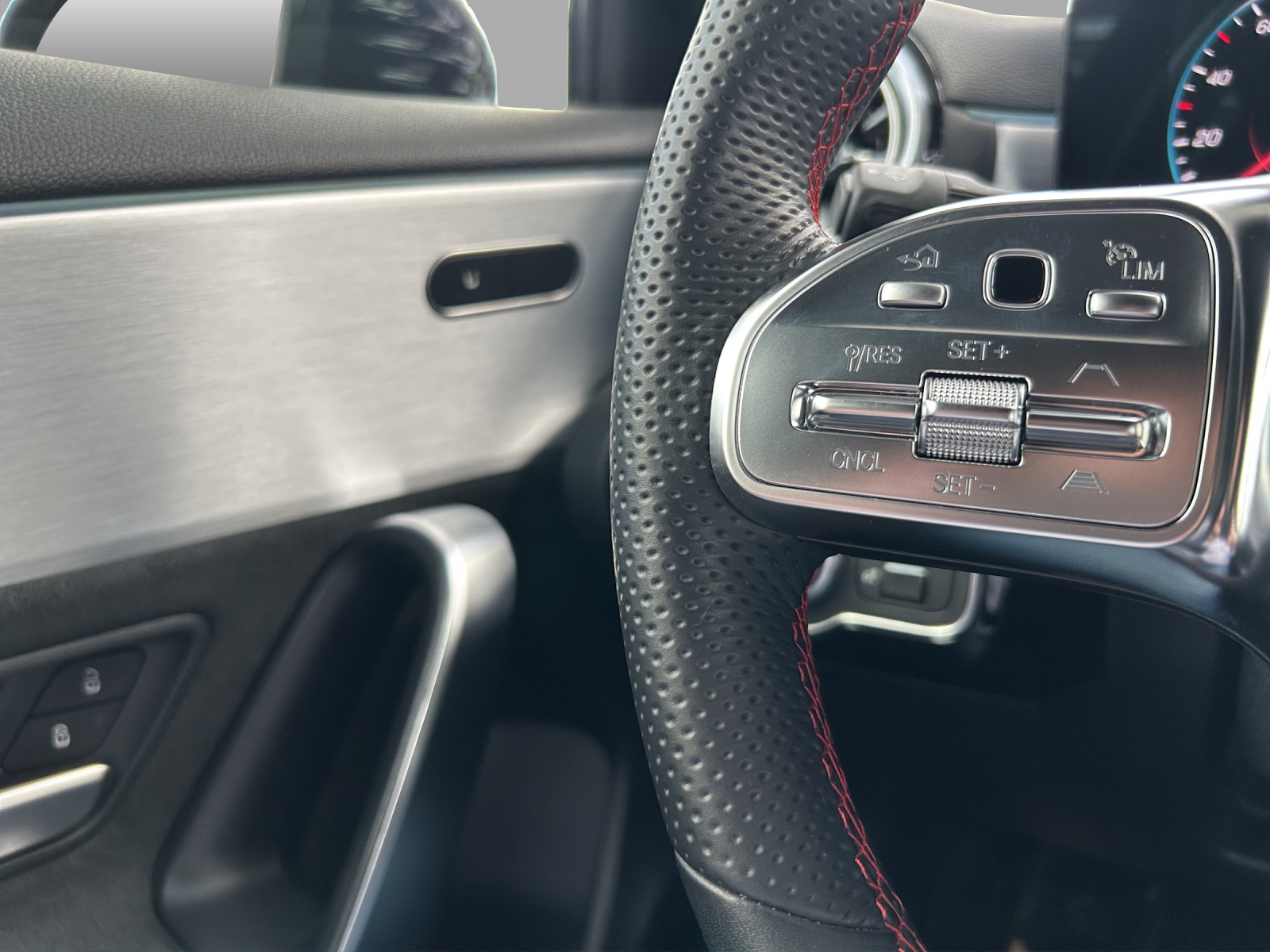 MERCEDES-BENZ A 250 4Matic AMG Line 4Matic 7G-DCT-image-12