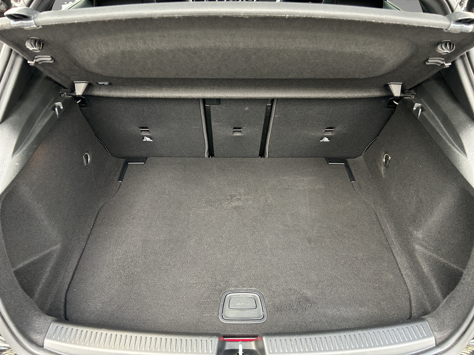 MERCEDES-BENZ A 250 4Matic AMG Line 4Matic 7G-DCT-image-14