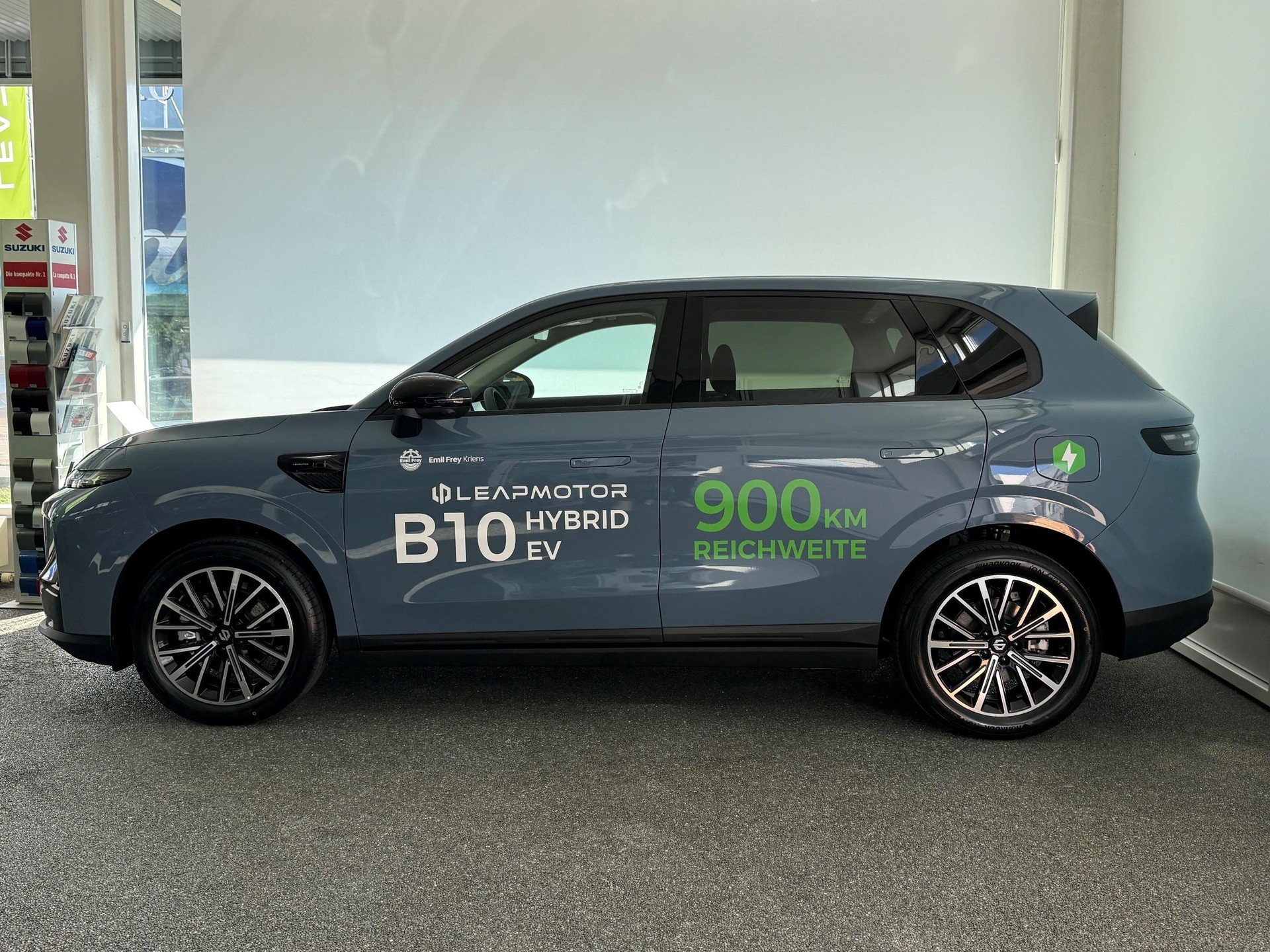 LEAPMOTOR B10 1.5 Hybrid EV-image-2