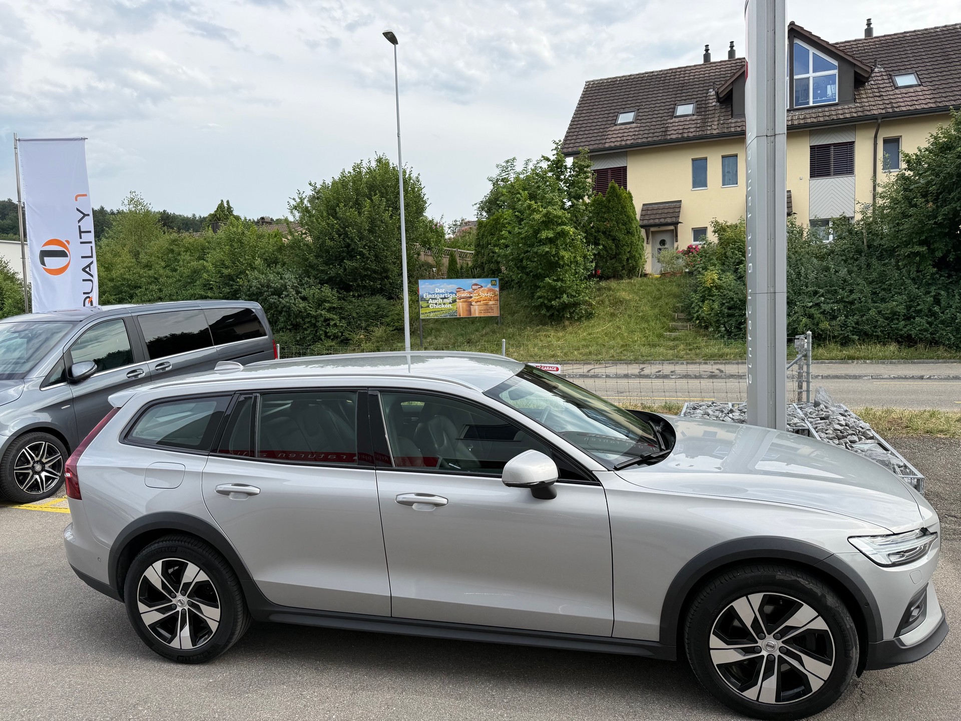 VOLVO V60 Cross Country B4 Mild Hybrid Plus AWD Geartronic-image-3