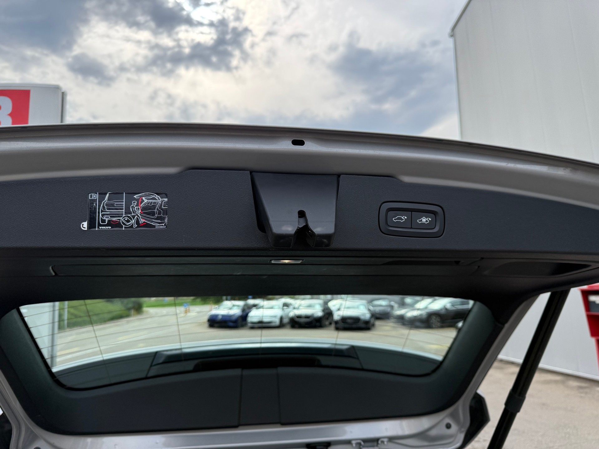 VOLVO V60 Cross Country B4 Mild Hybrid Plus AWD Geartronic-image-13