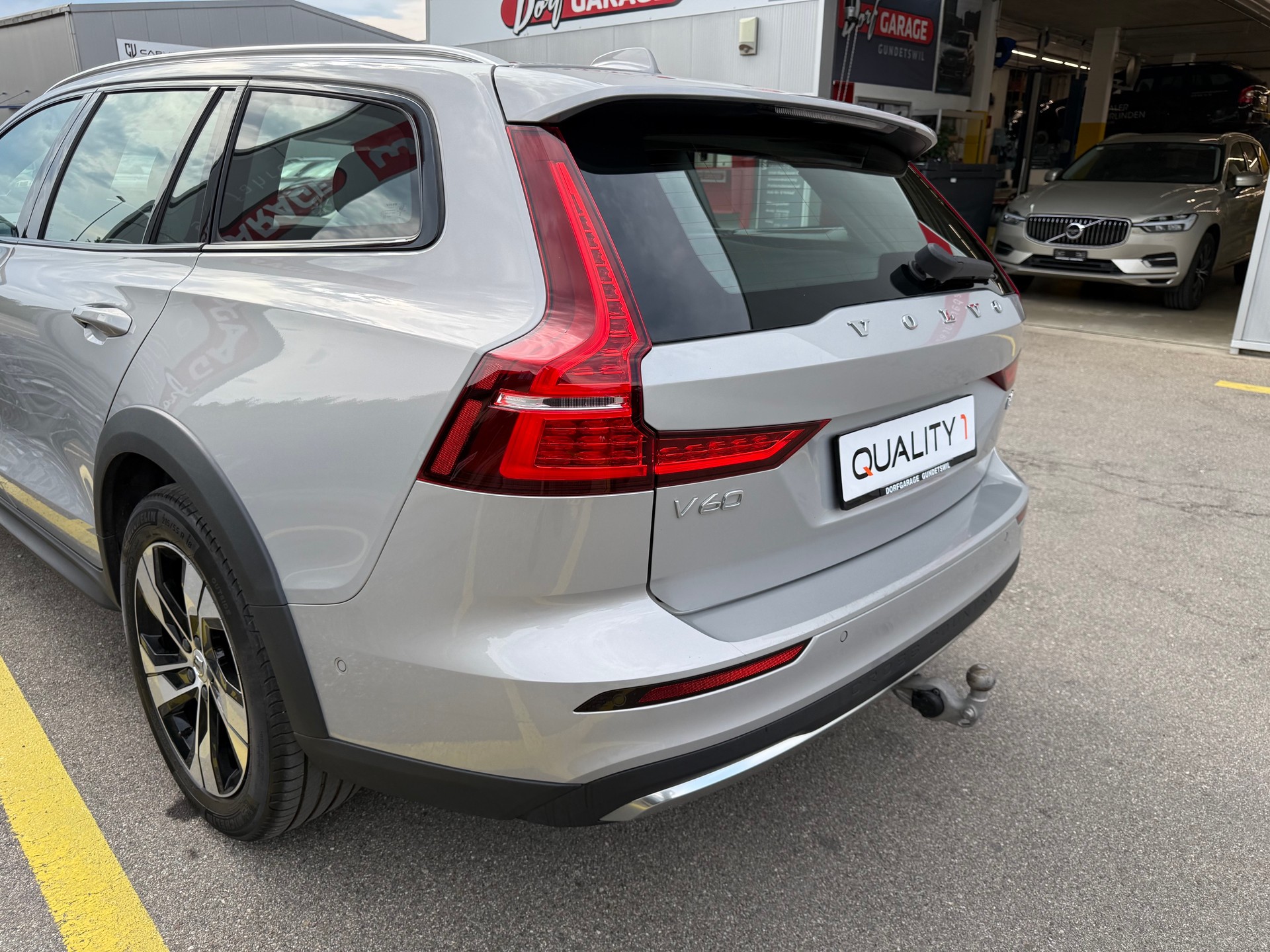 VOLVO V60 Cross Country B4 Mild Hybrid Plus AWD Geartronic-image-4