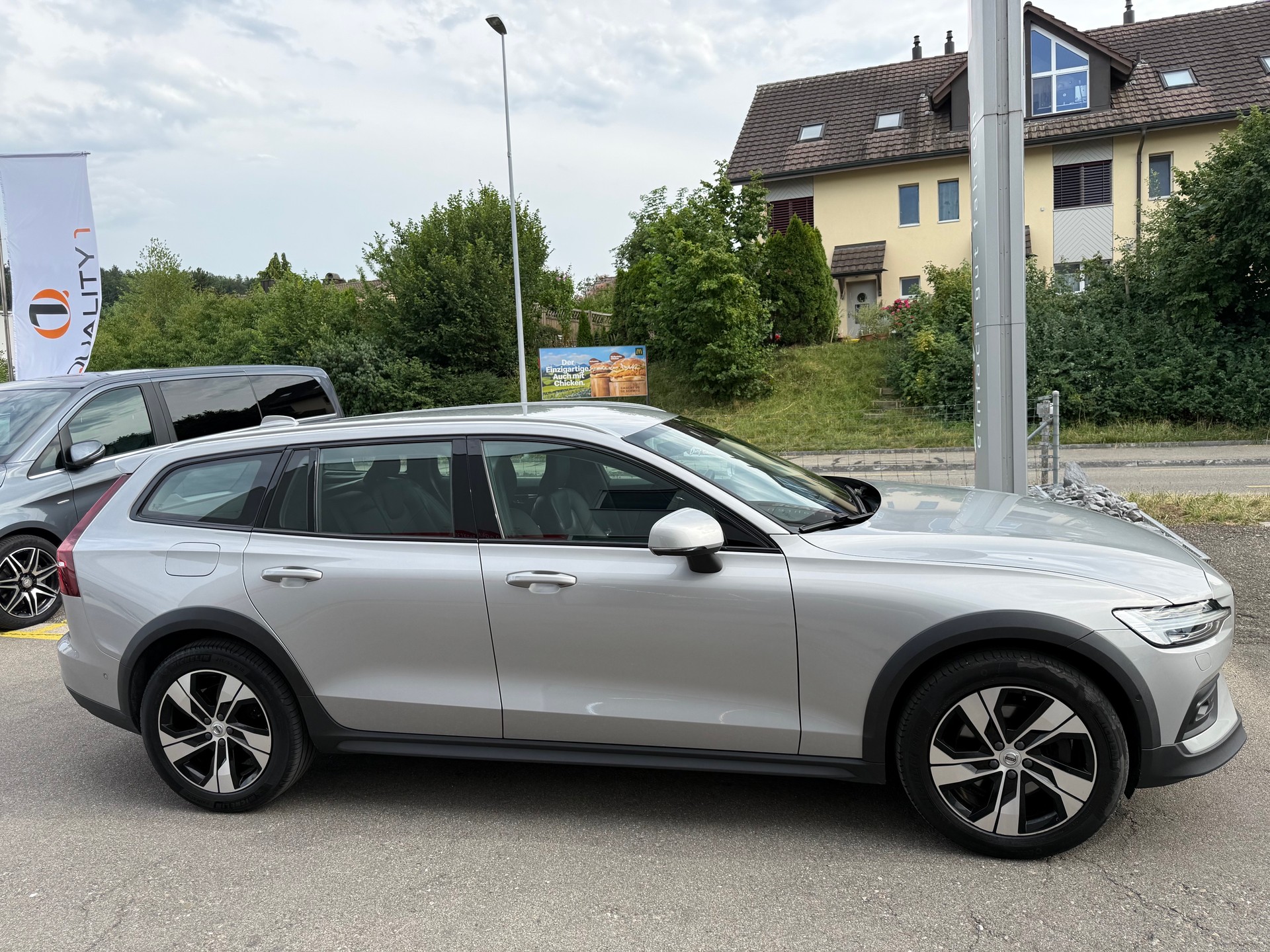 VOLVO V60 Cross Country B4 Mild Hybrid Plus AWD Geartronic-image-2