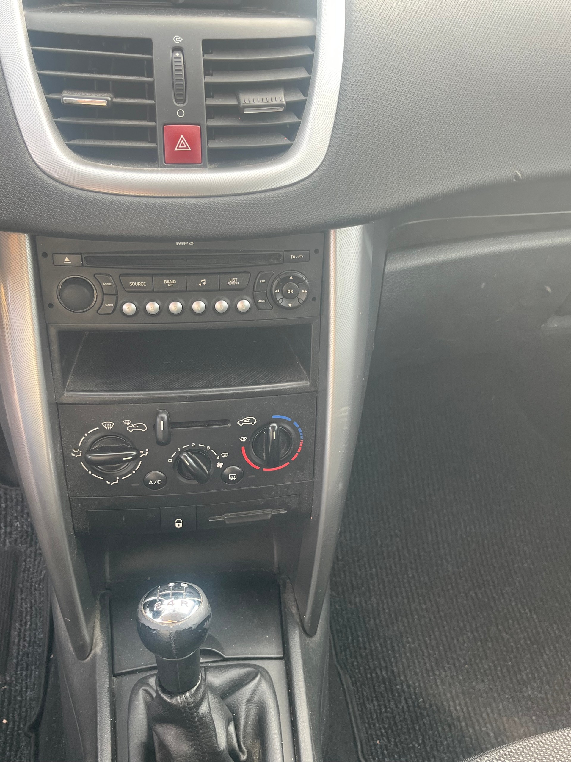 PEUGEOT 207 SW 1.6 16V Sport-image-11