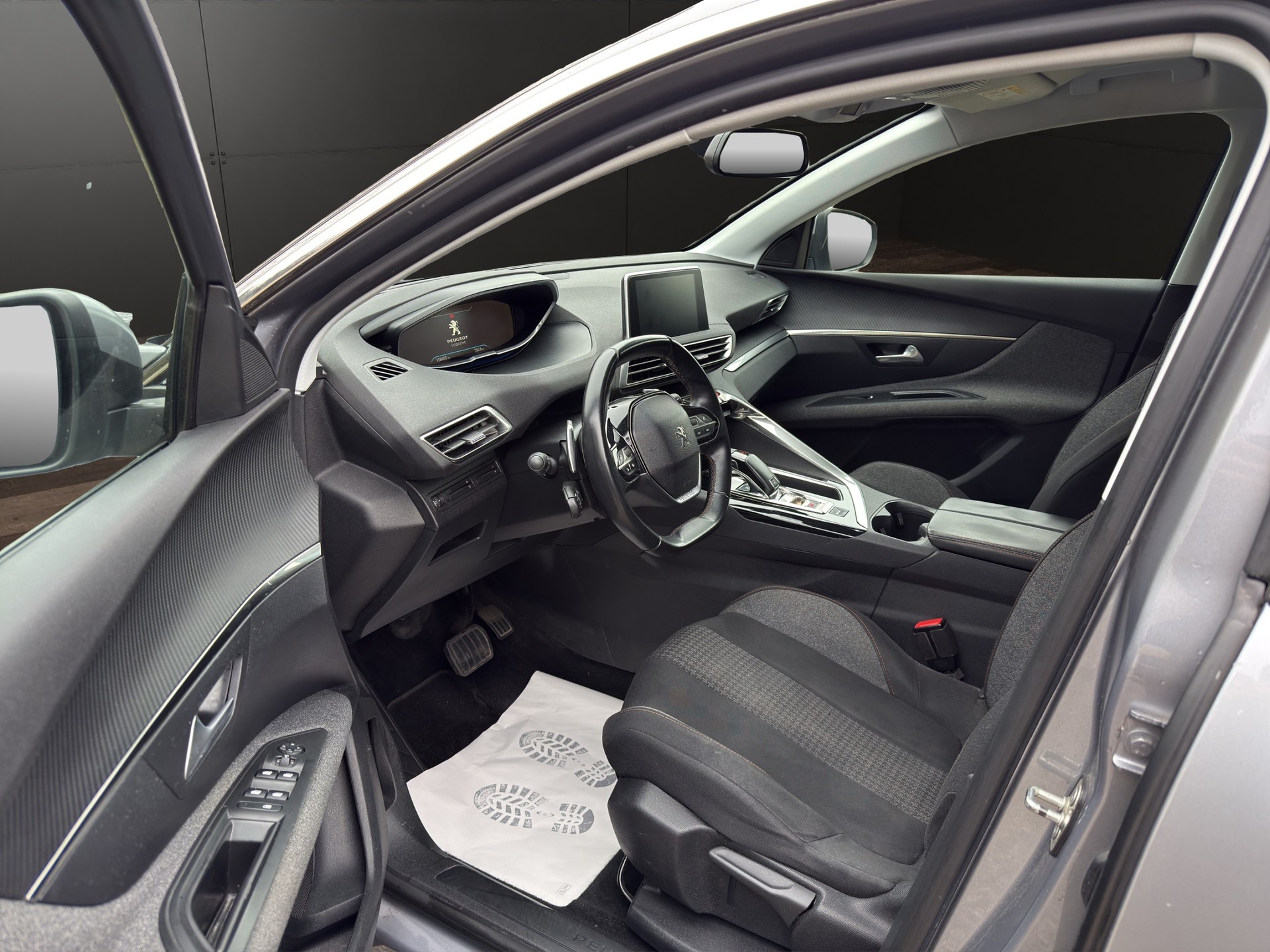PEUGEOT 3008 1.2 PureTech Allure EAT-image-10