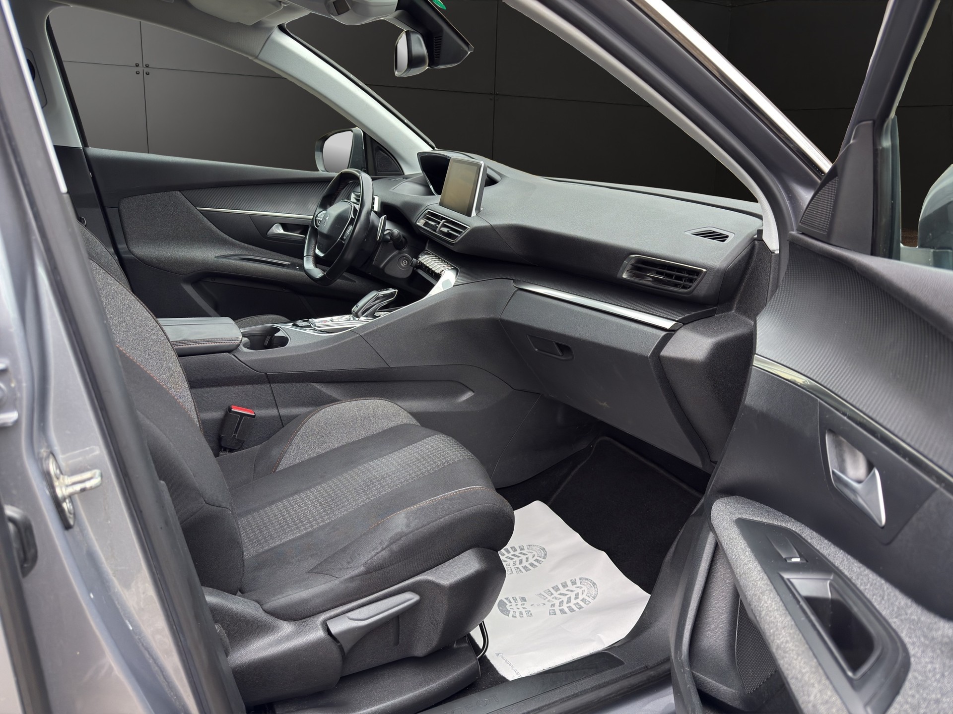 PEUGEOT 3008 1.2 PureTech Allure EAT-image-13