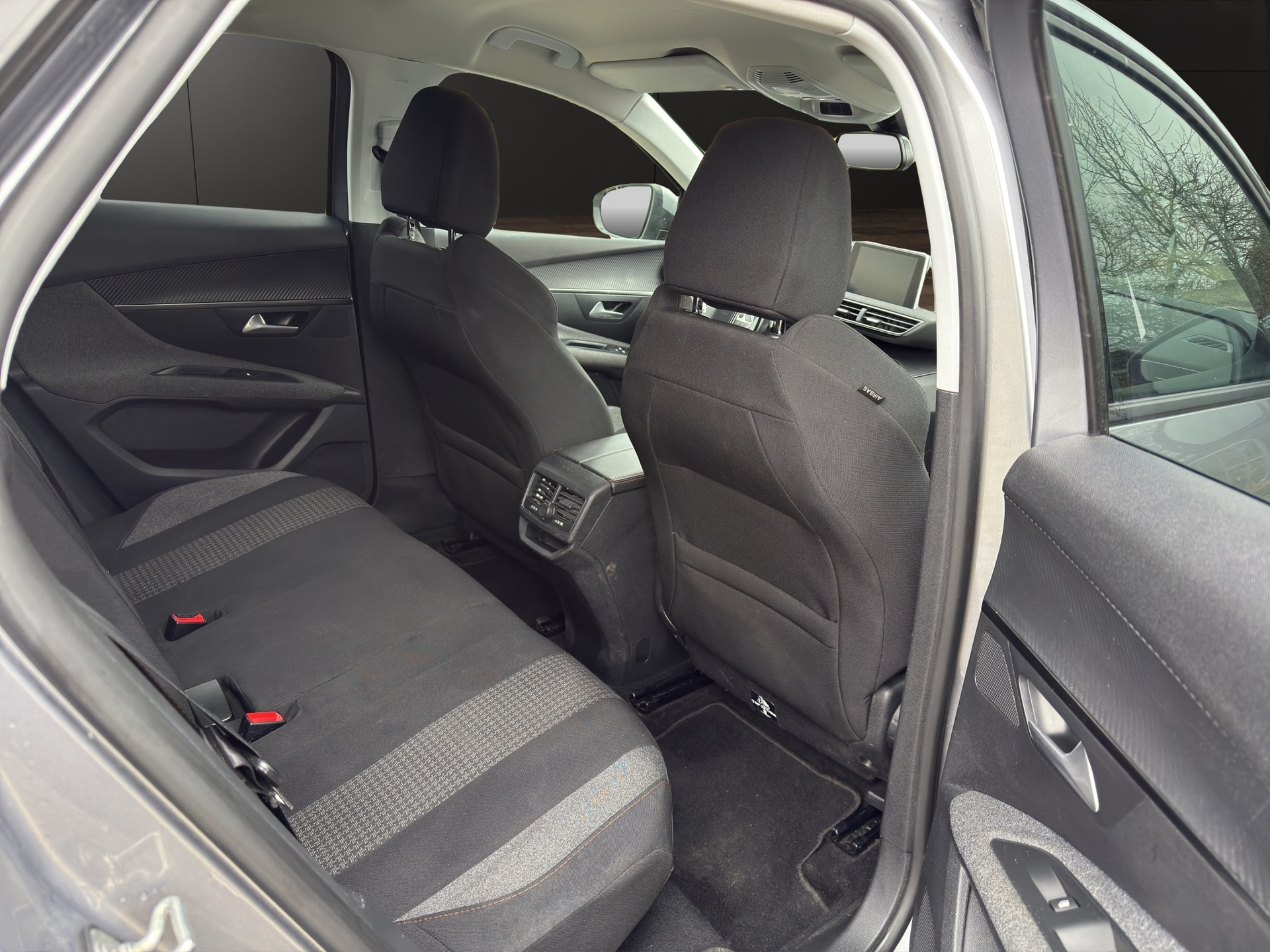 PEUGEOT 3008 1.2 PureTech Allure EAT-image-14