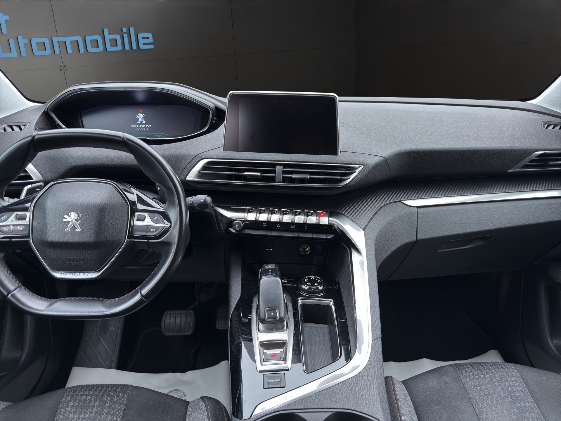PEUGEOT 3008 1.2 PureTech Allure EAT-image-12