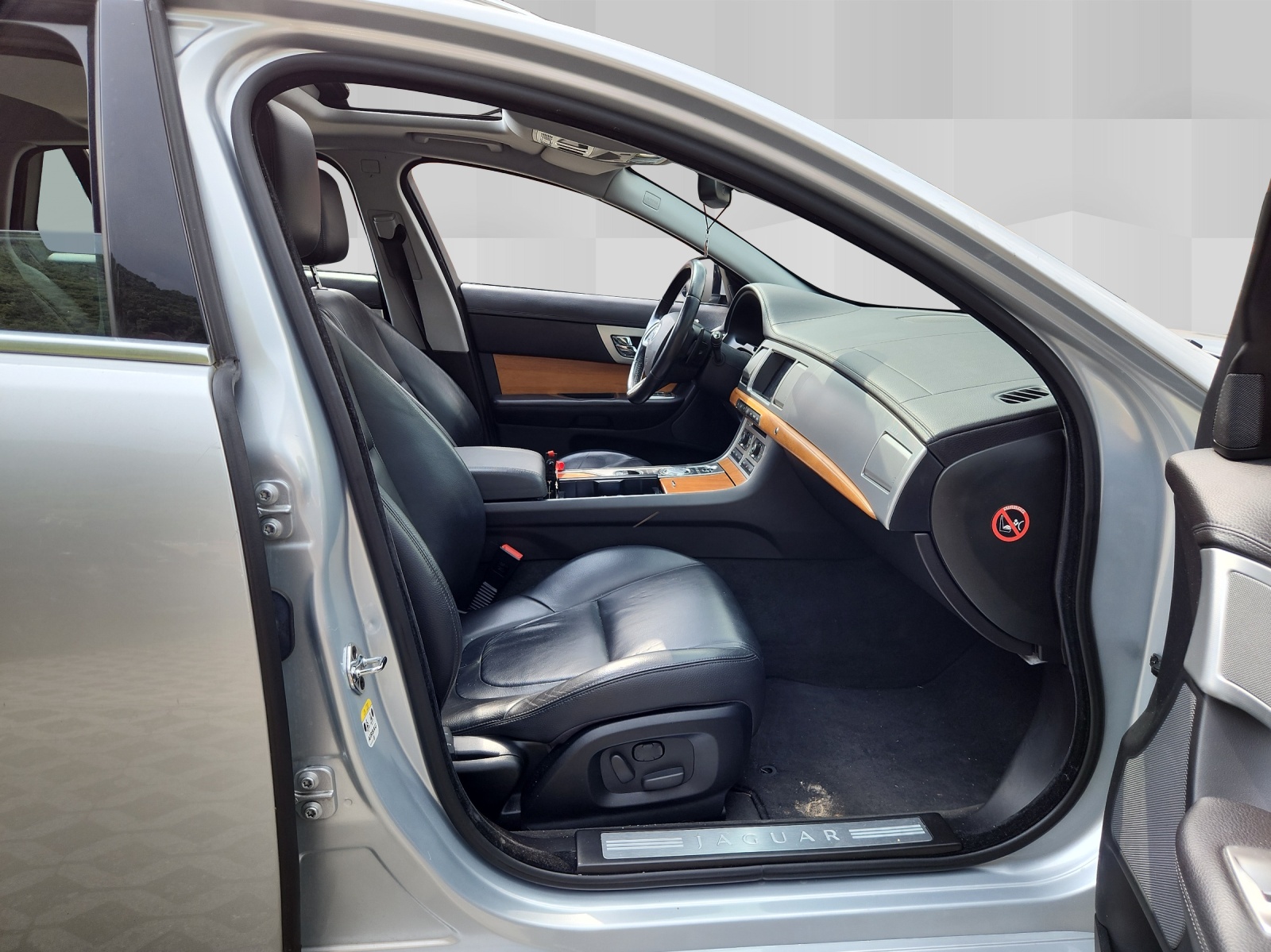 JAGUAR XF Sportbrake 2.2d Luxury-image-14