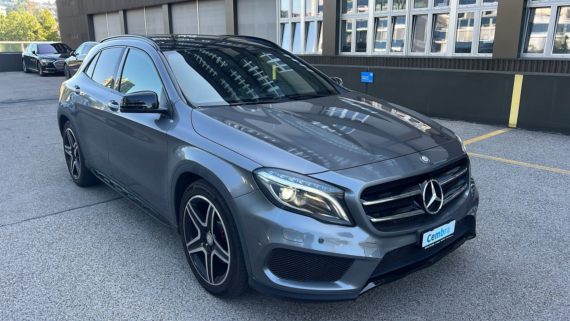 MERCEDES-BENZ GLA 250 AMG Line 7G-DCT-showroom-element-2