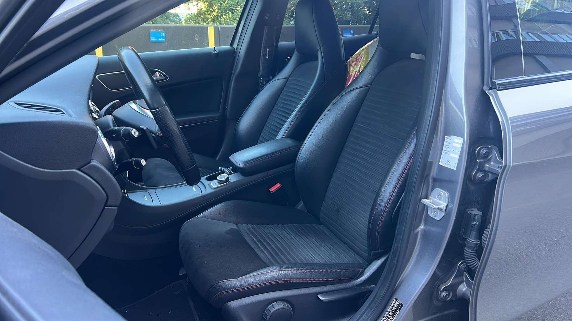 MERCEDES-BENZ GLA 250 AMG Line 7G-DCT-image-9