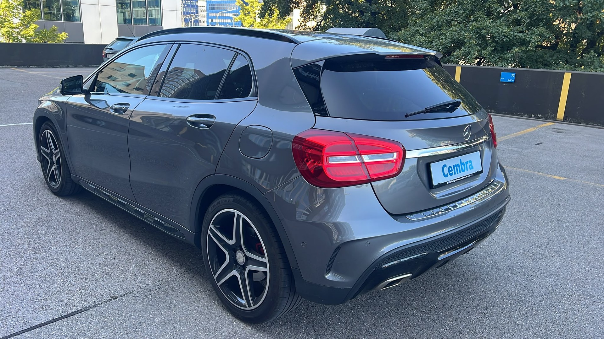 MERCEDES-BENZ GLA 250 AMG Line 7G-DCT-image-6
