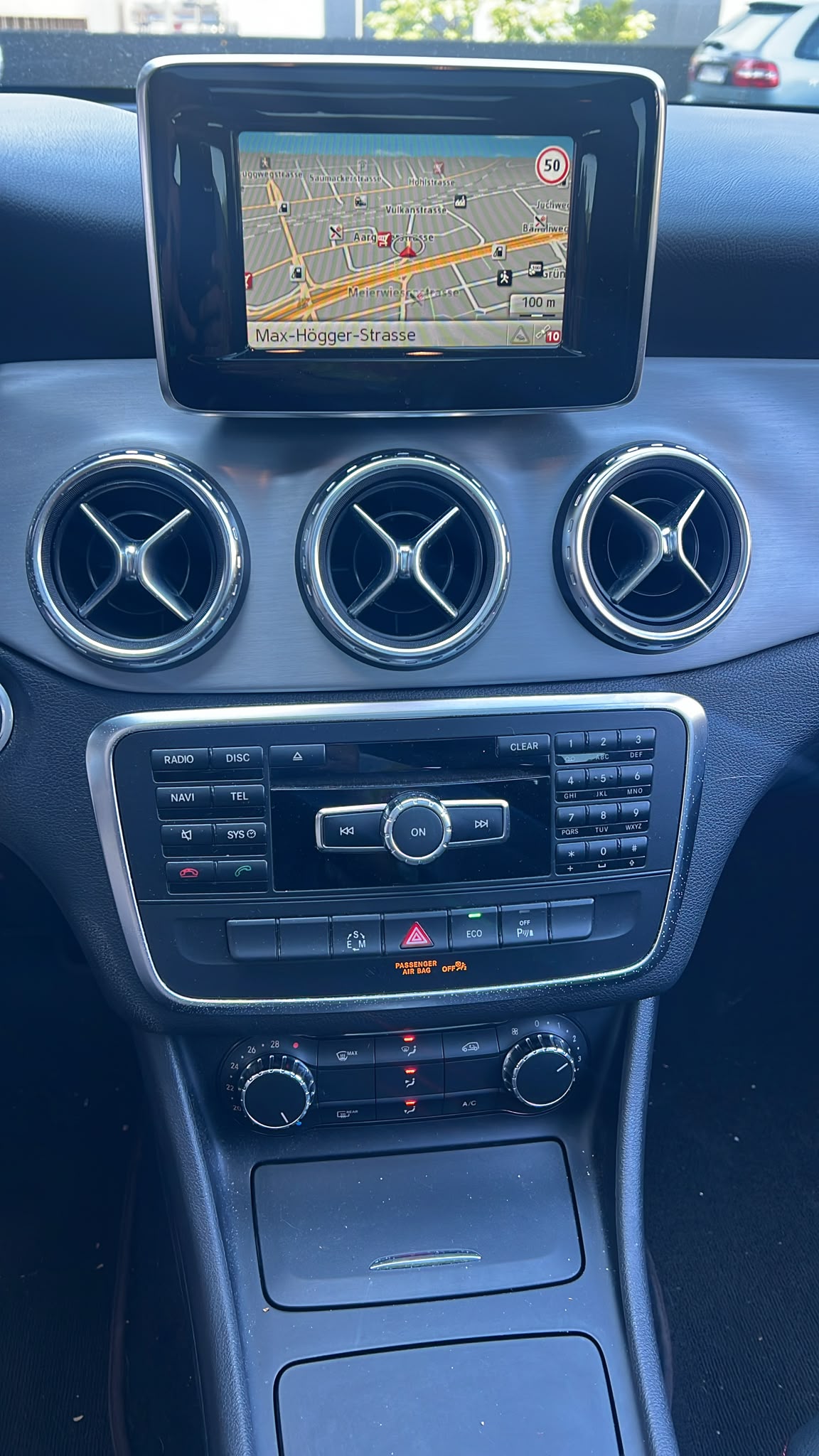 MERCEDES-BENZ GLA 250 AMG Line 7G-DCT-image-13