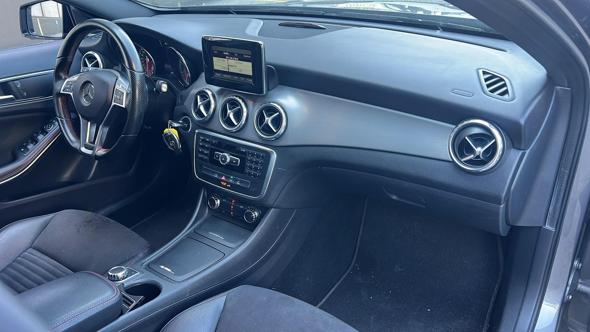 MERCEDES-BENZ GLA 250 AMG Line 7G-DCT-image-10