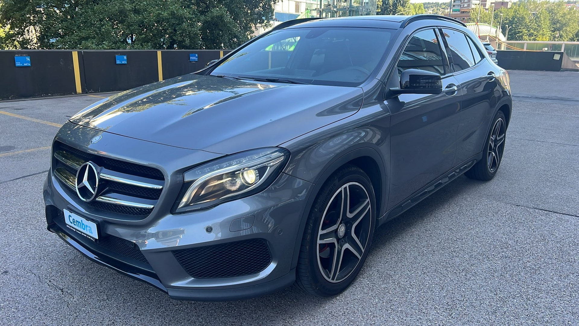 MERCEDES-BENZ GLA 250 AMG Line 7G-DCT