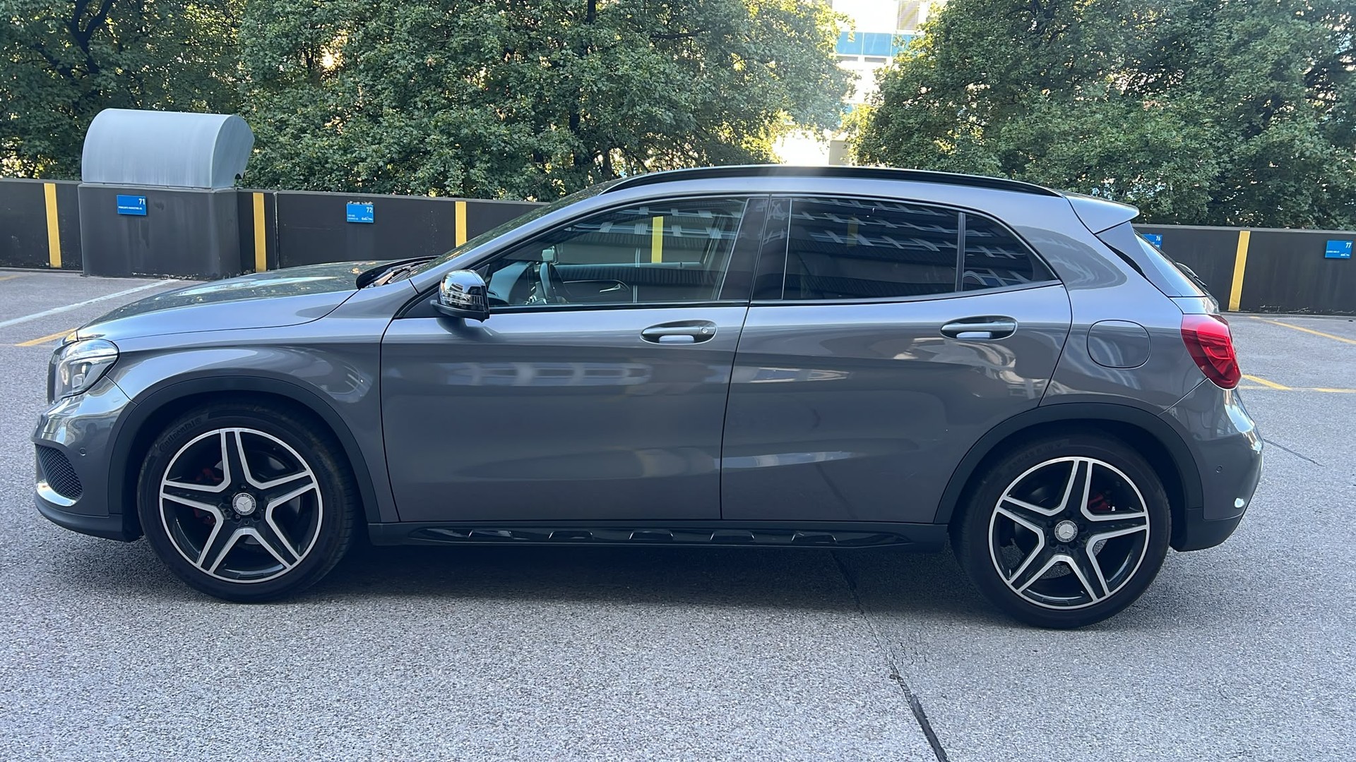 MERCEDES-BENZ GLA 250 AMG Line 7G-DCT-image-4