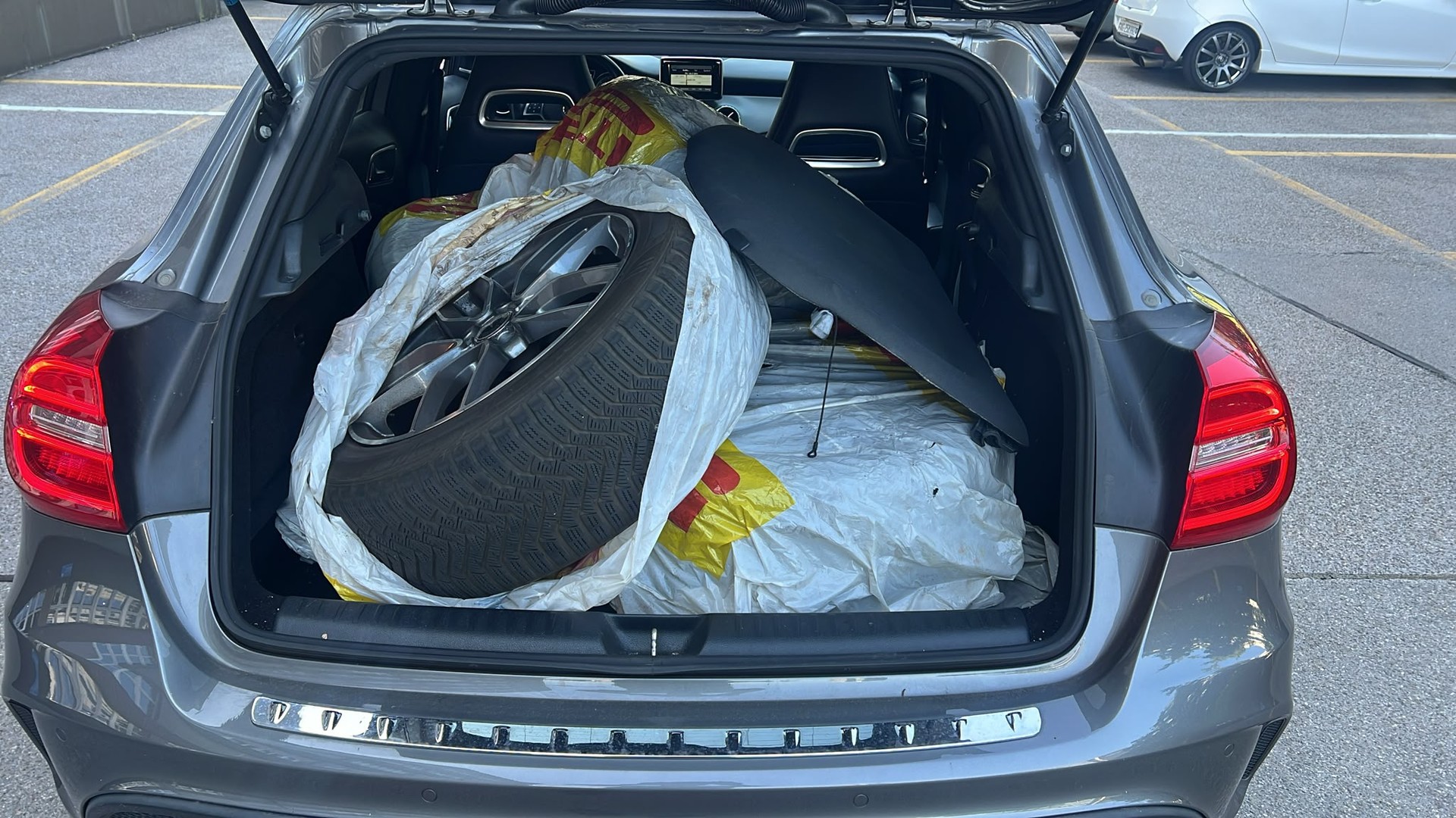 MERCEDES-BENZ GLA 250 AMG Line 7G-DCT-image-15