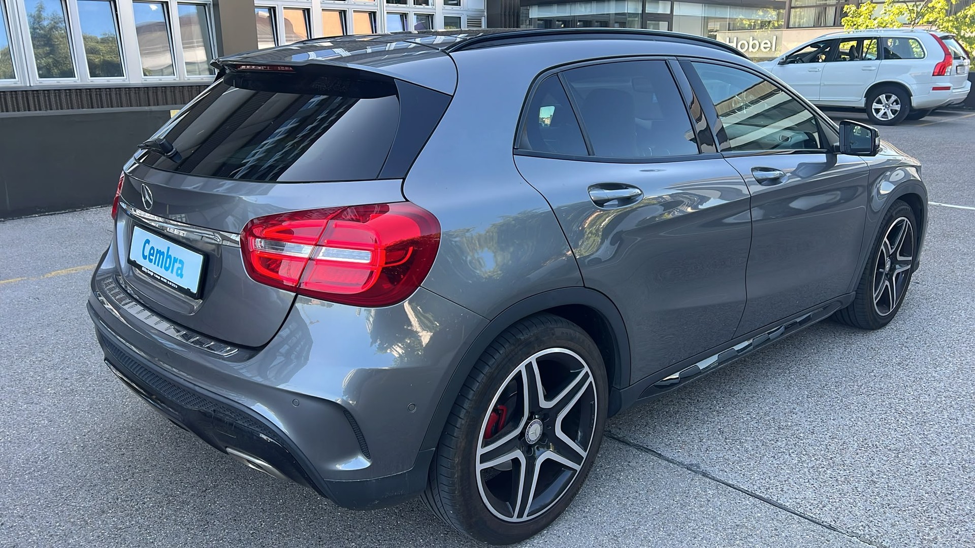 MERCEDES-BENZ GLA 250 AMG Line 7G-DCT-image-5